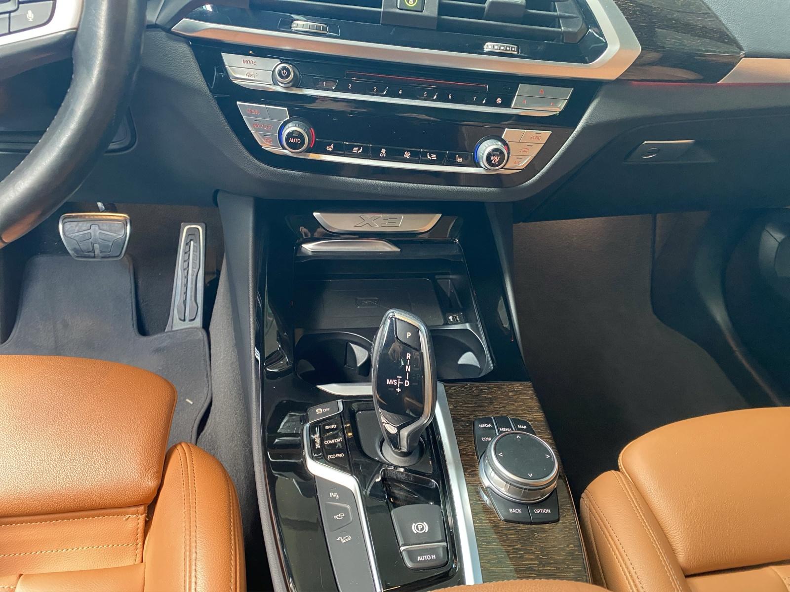 BMW X3 20i xDrive paddles-image-14