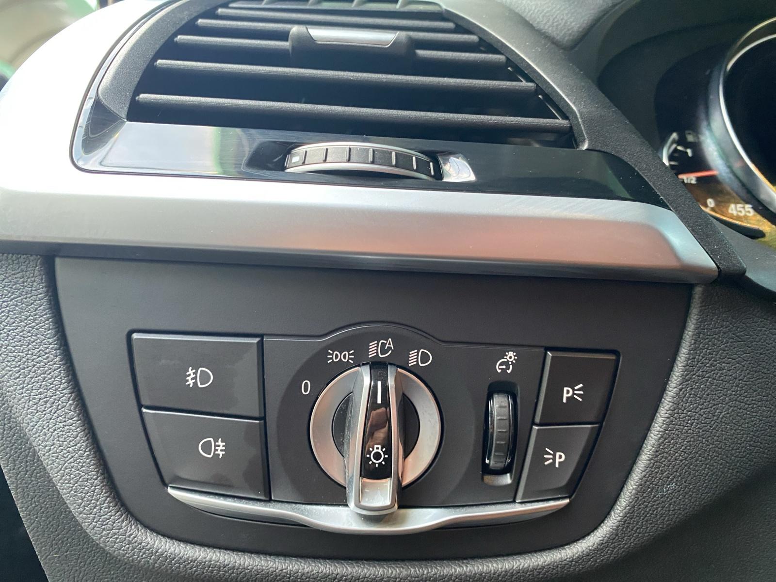 BMW X3 20i xDrive paddles-image-12
