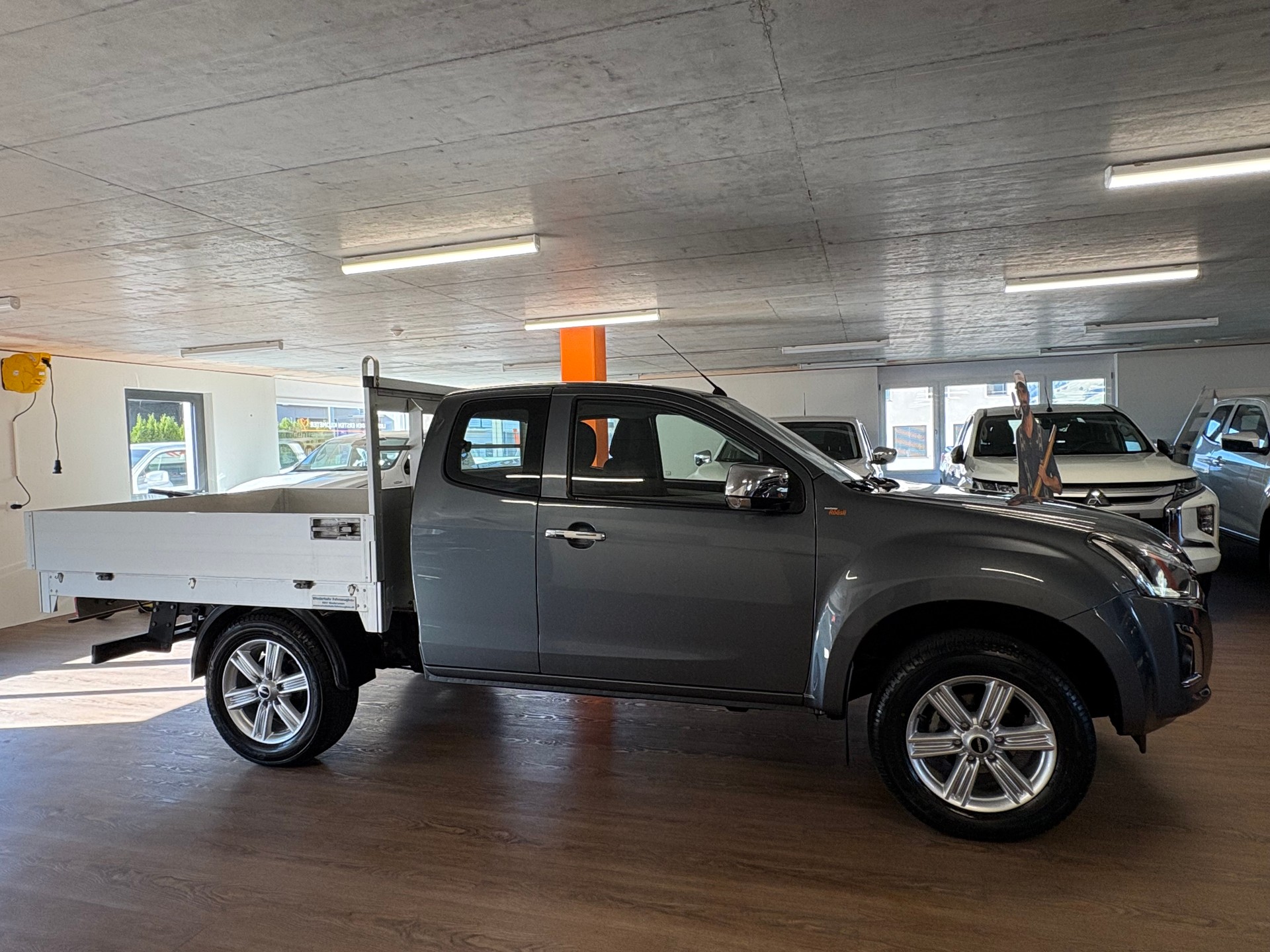 ISUZU D-MAX 1.9 SpaceCab Solar Plus 4x4 A-image-2