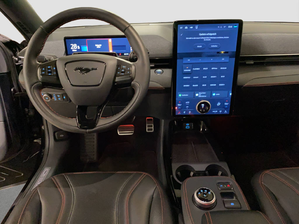 FORD Mustang Mach-E Extended AWD-image-9