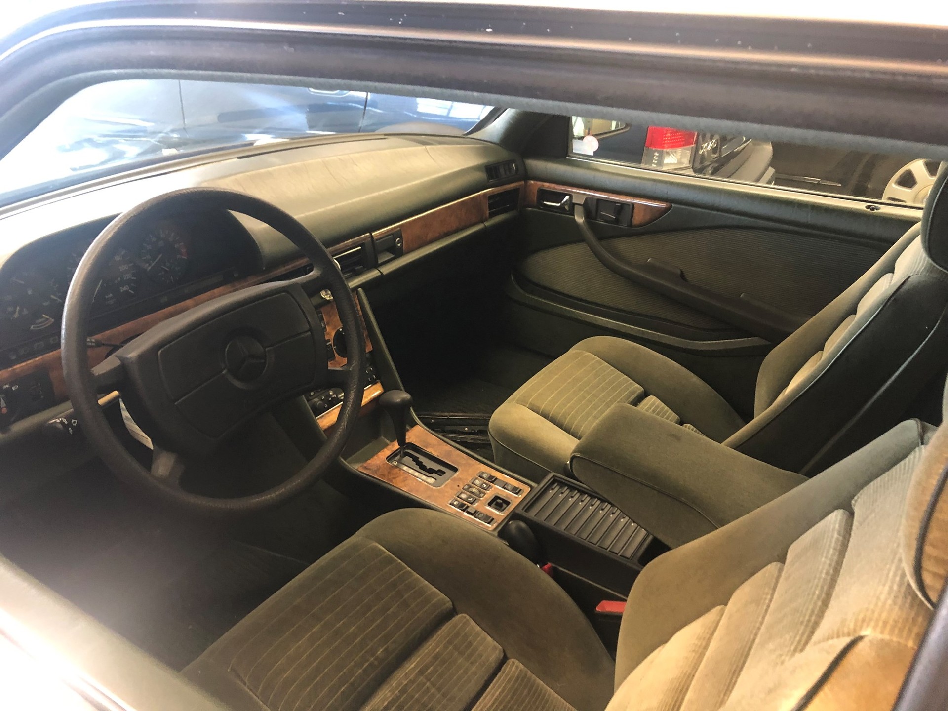 MERCEDES-BENZ 500 SEC Automatic-image-3