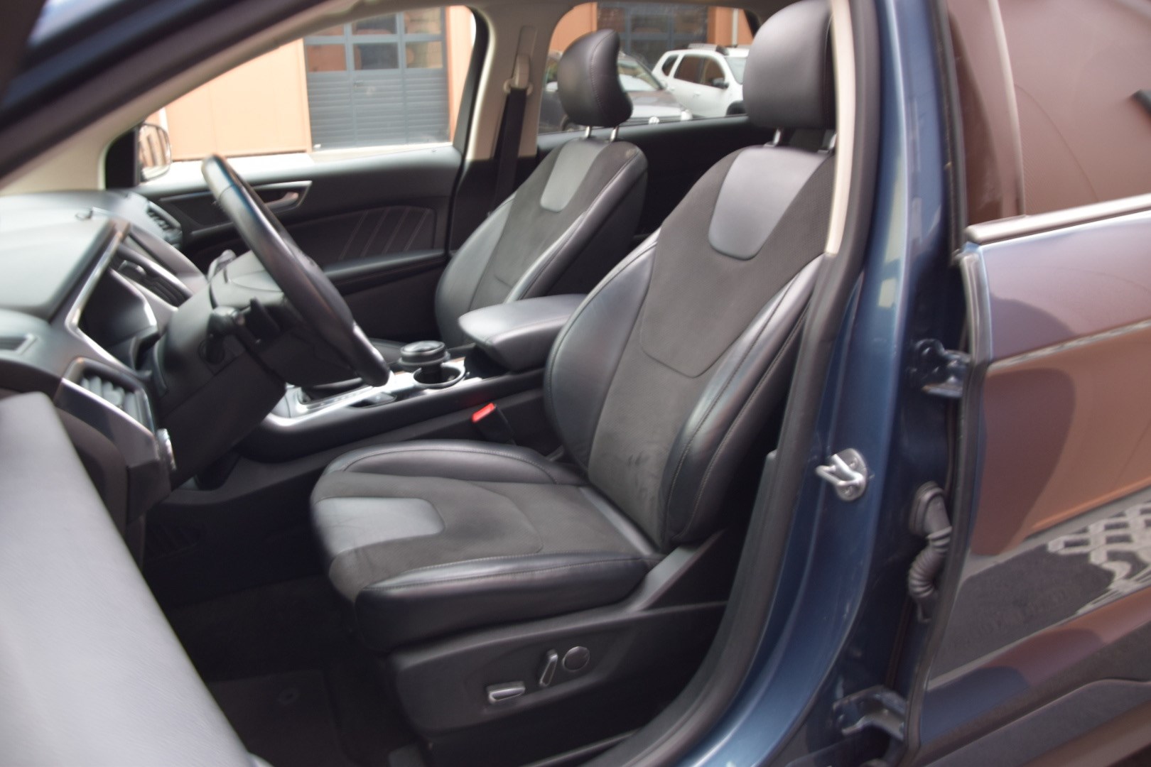 FORD Edge 2.0 TDCi ST-Line 4WD PowerShift-image-12