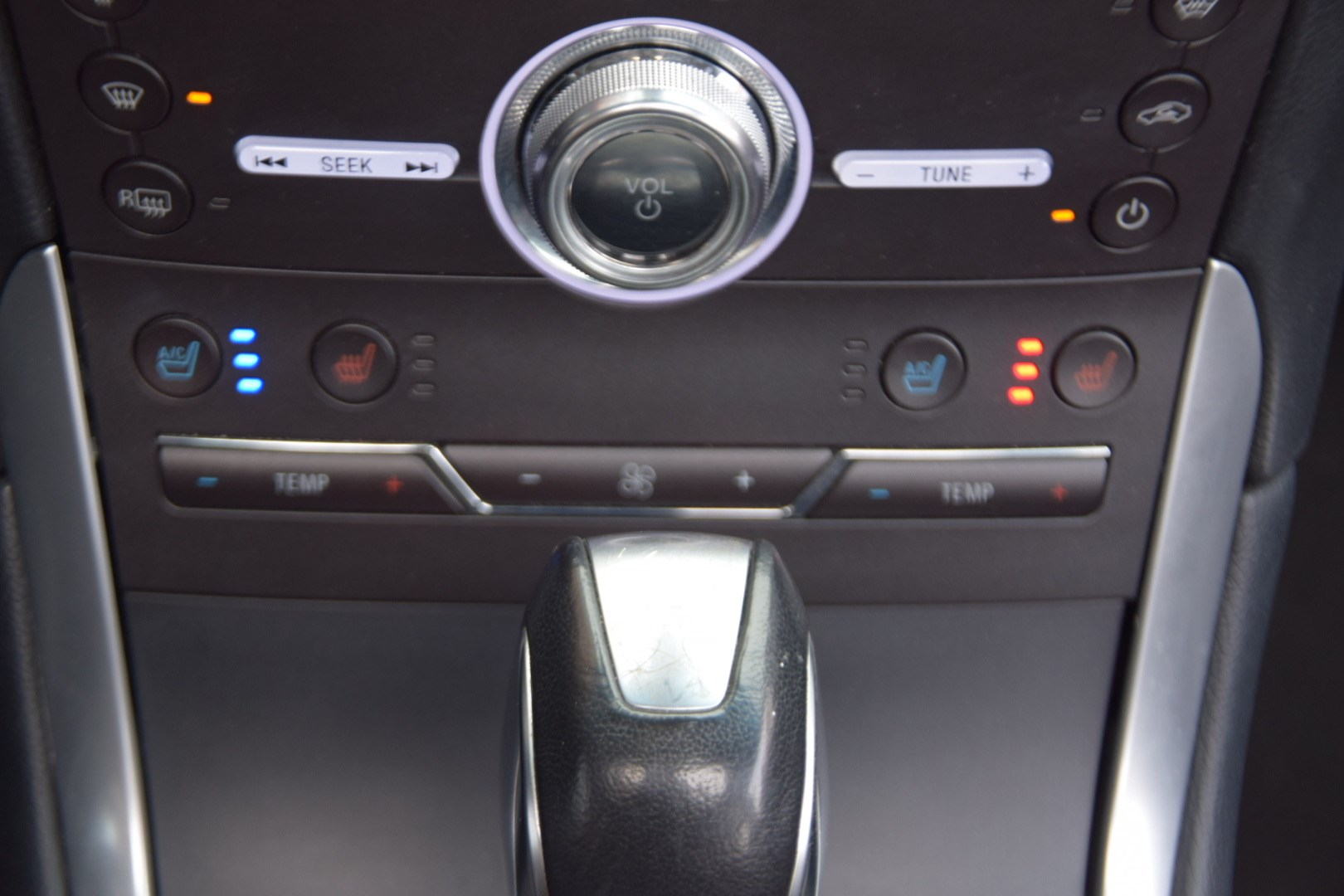 FORD Edge 2.0 TDCi ST-Line 4WD PowerShift-image-24