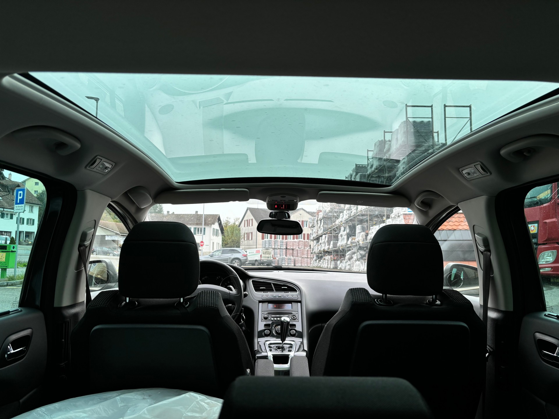 PEUGEOT 5008 1.6 HDI Sport EGS6-image-7