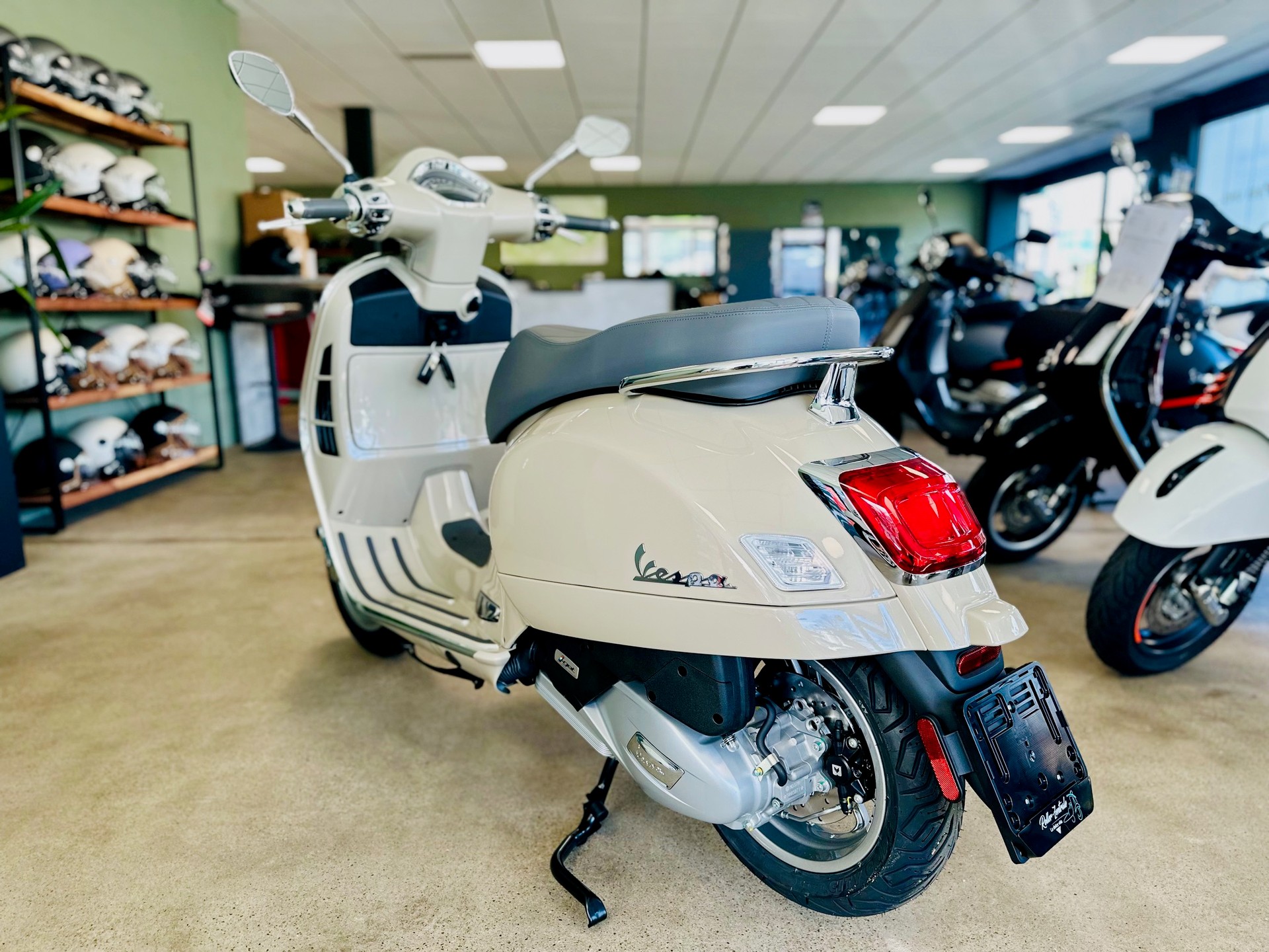 PIAGGIO Vespa GTS 125 RST Euro 5+-image-3