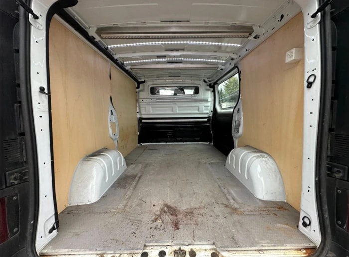RENAULT Trafic 2.0 dCi 120 3.0t Access L1H1-image-9