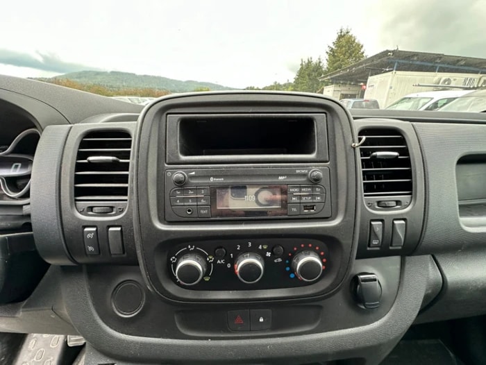 RENAULT Trafic 2.0 dCi 120 3.0t Access L1H1-image-8