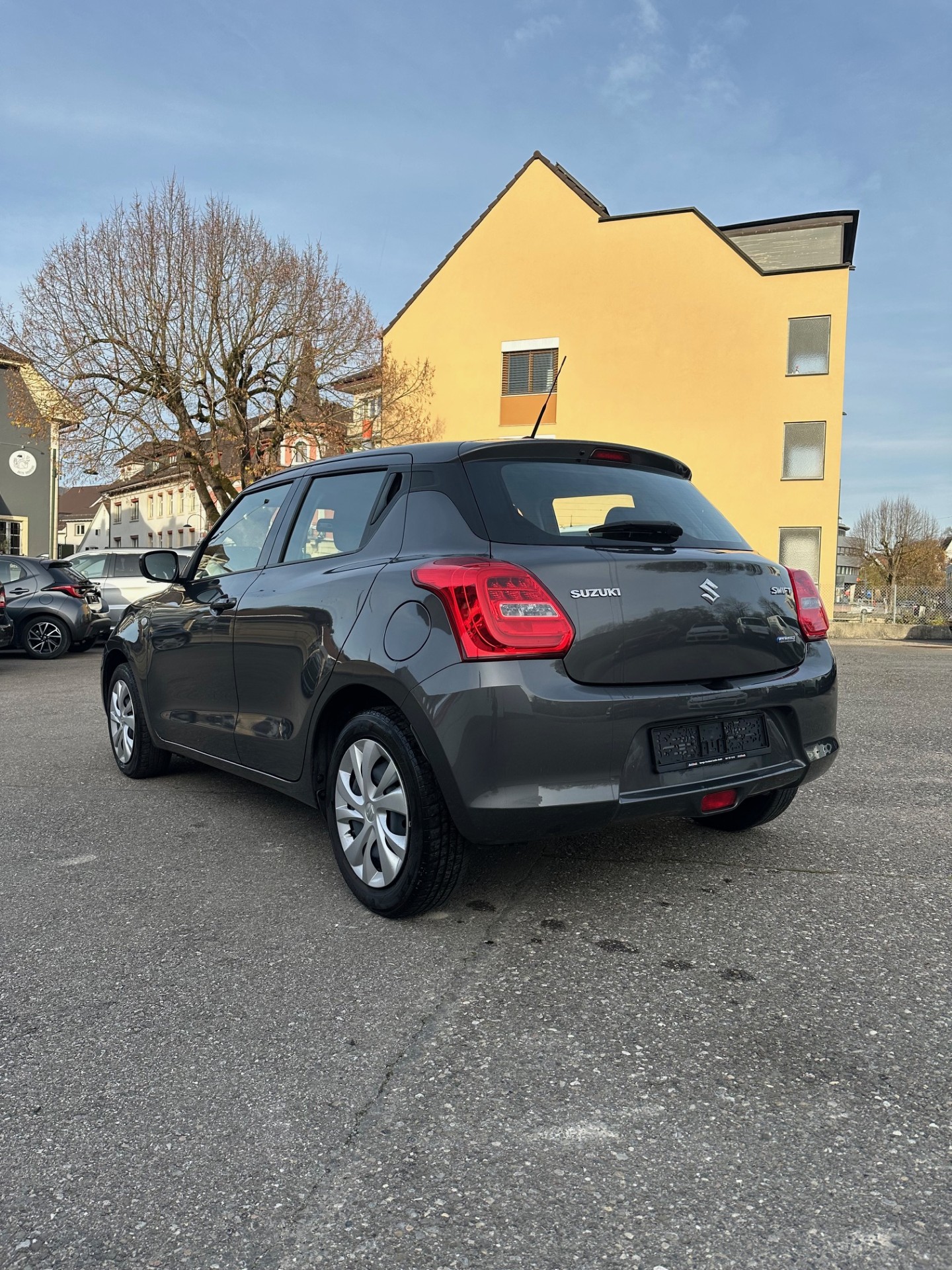 SUZUKI Swift 1.2 Compact + Hybrid-image-1