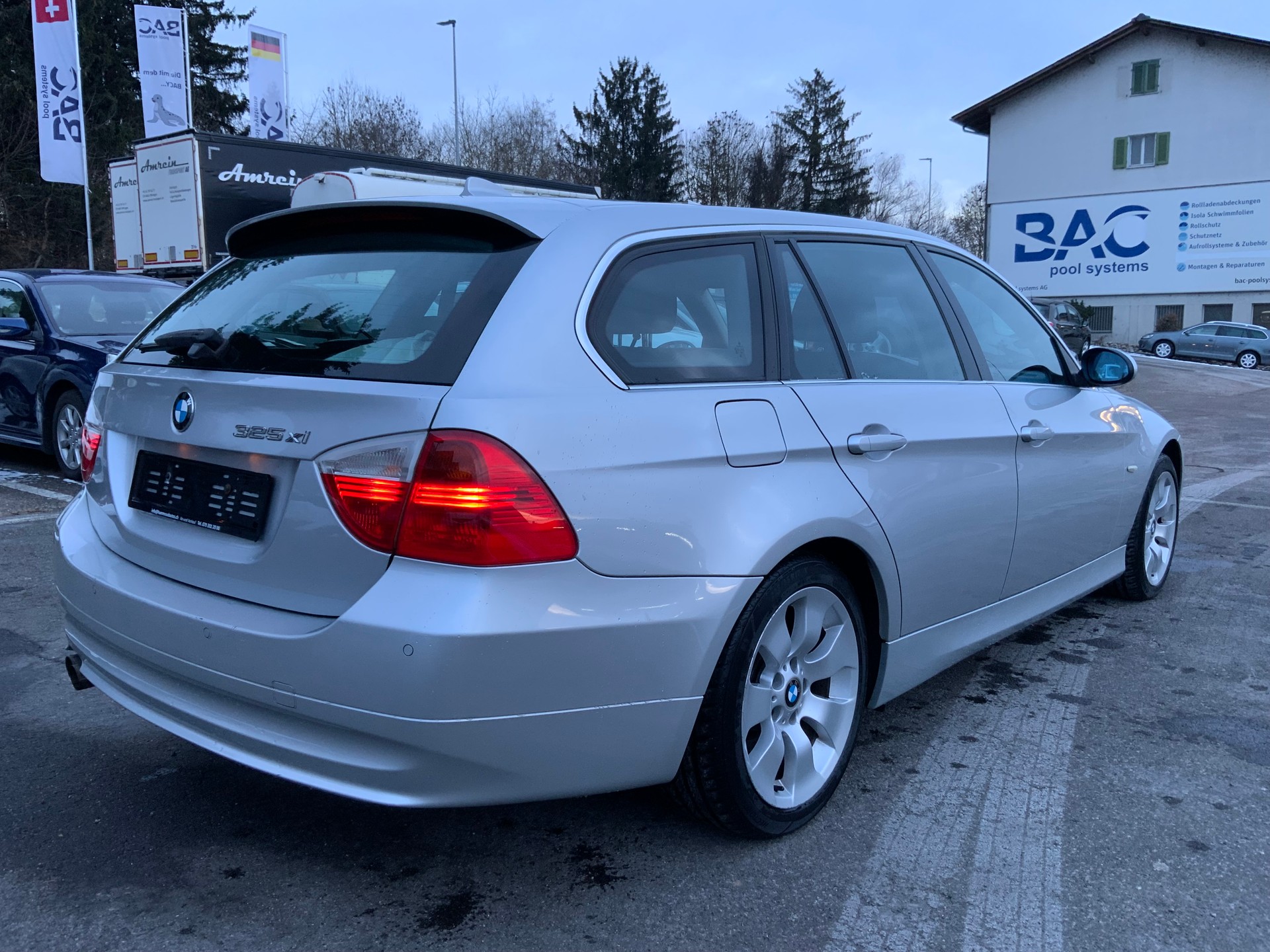 BMW BMW 325 Xi Touring-image-3