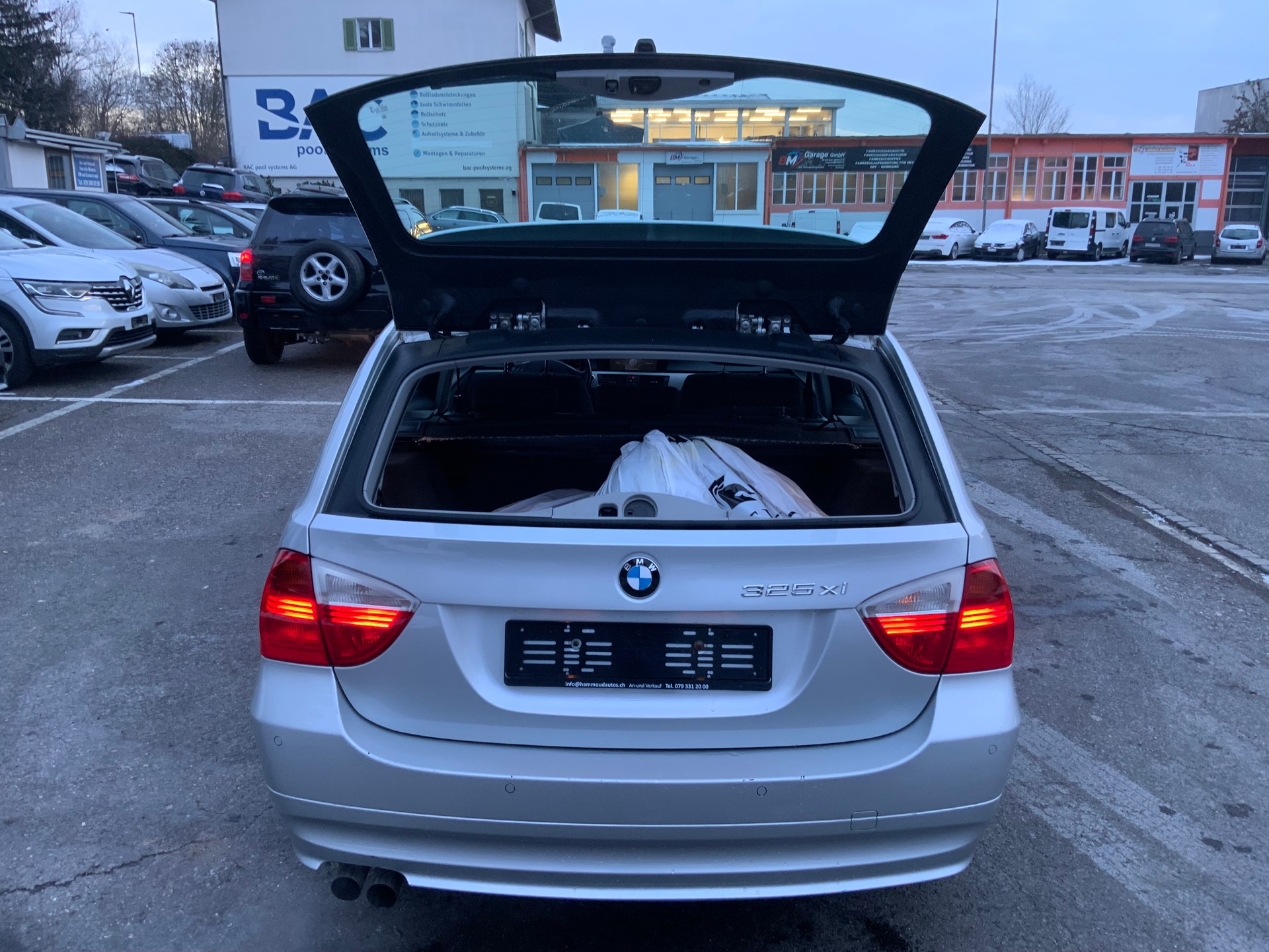 BMW BMW 325 Xi Touring-image-6