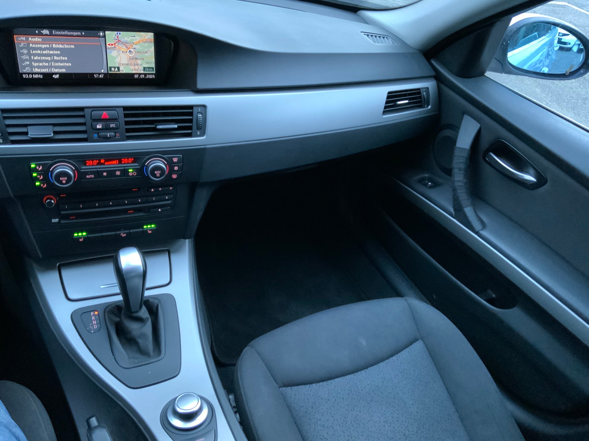 BMW BMW 325 Xi Touring-image-10