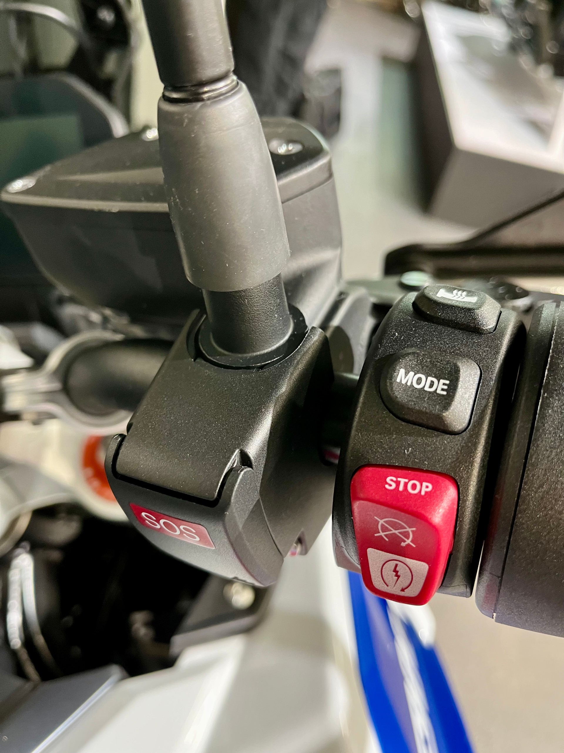 BMW F 900 GS-image-4