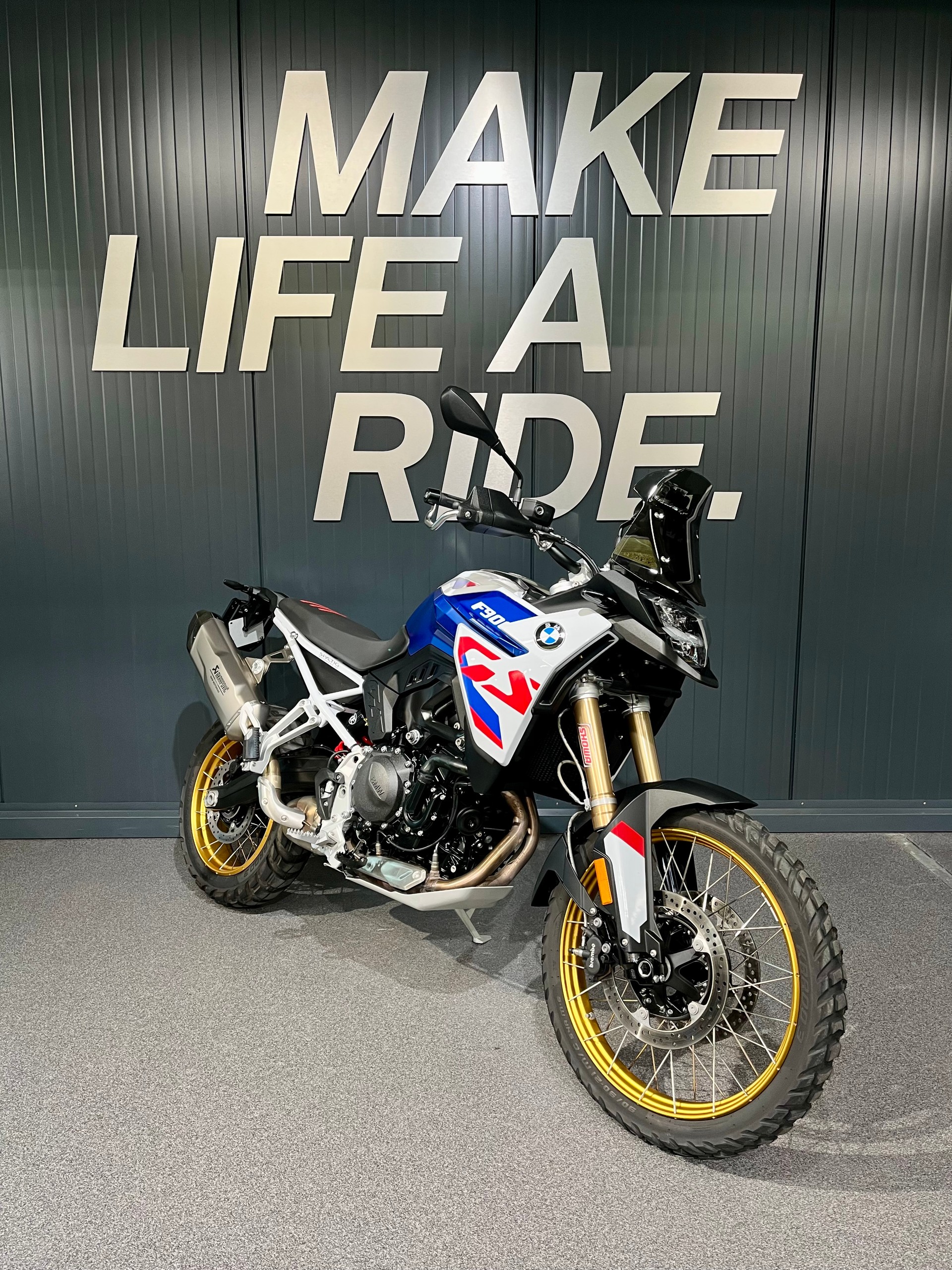 BMW F 900 GS-image-1