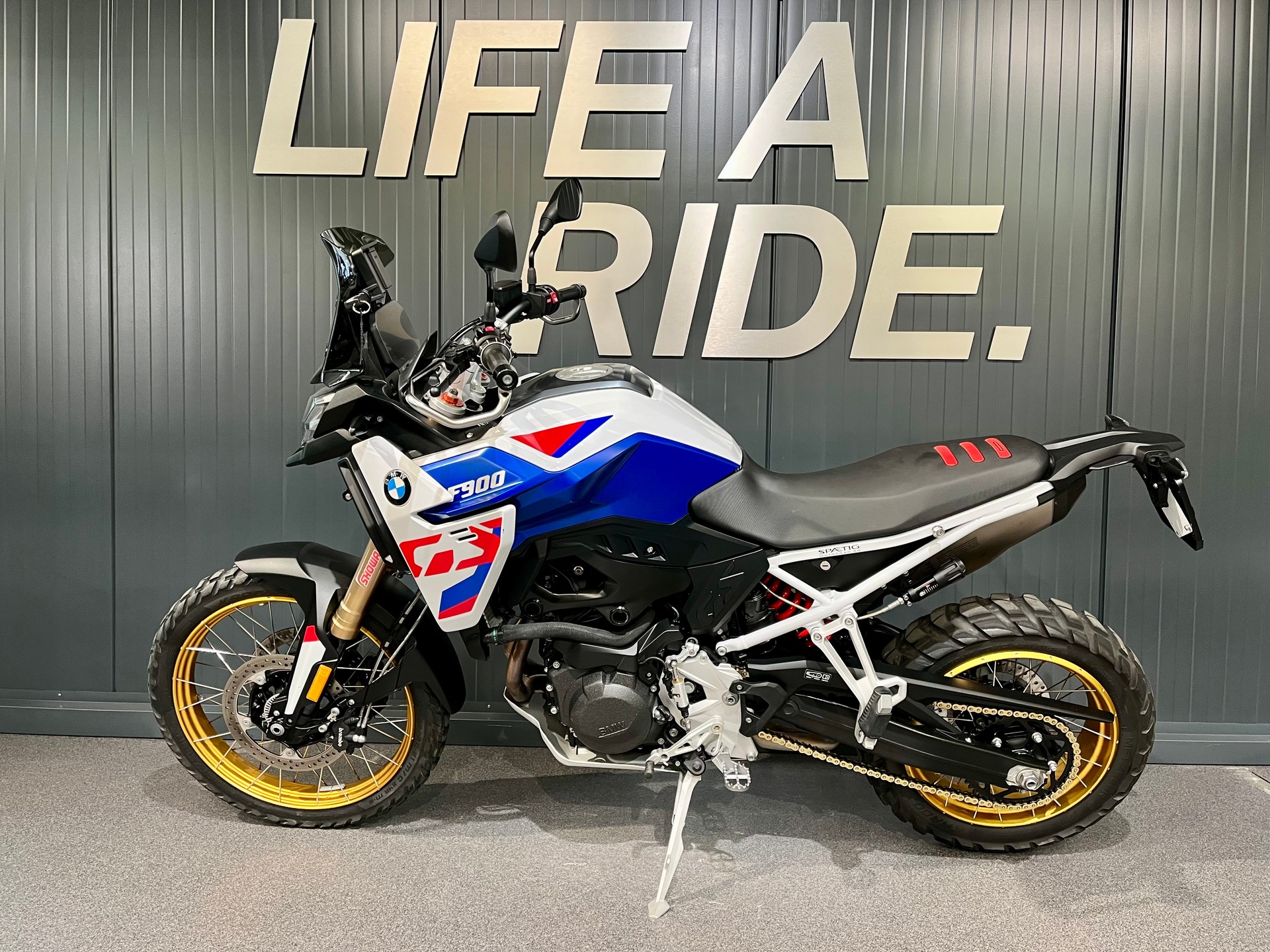 BMW F 900 GS-image-2