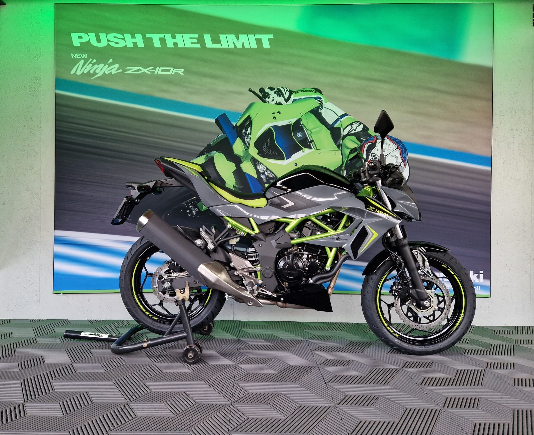 KAWASAKI Z 125 an Lager-image-1