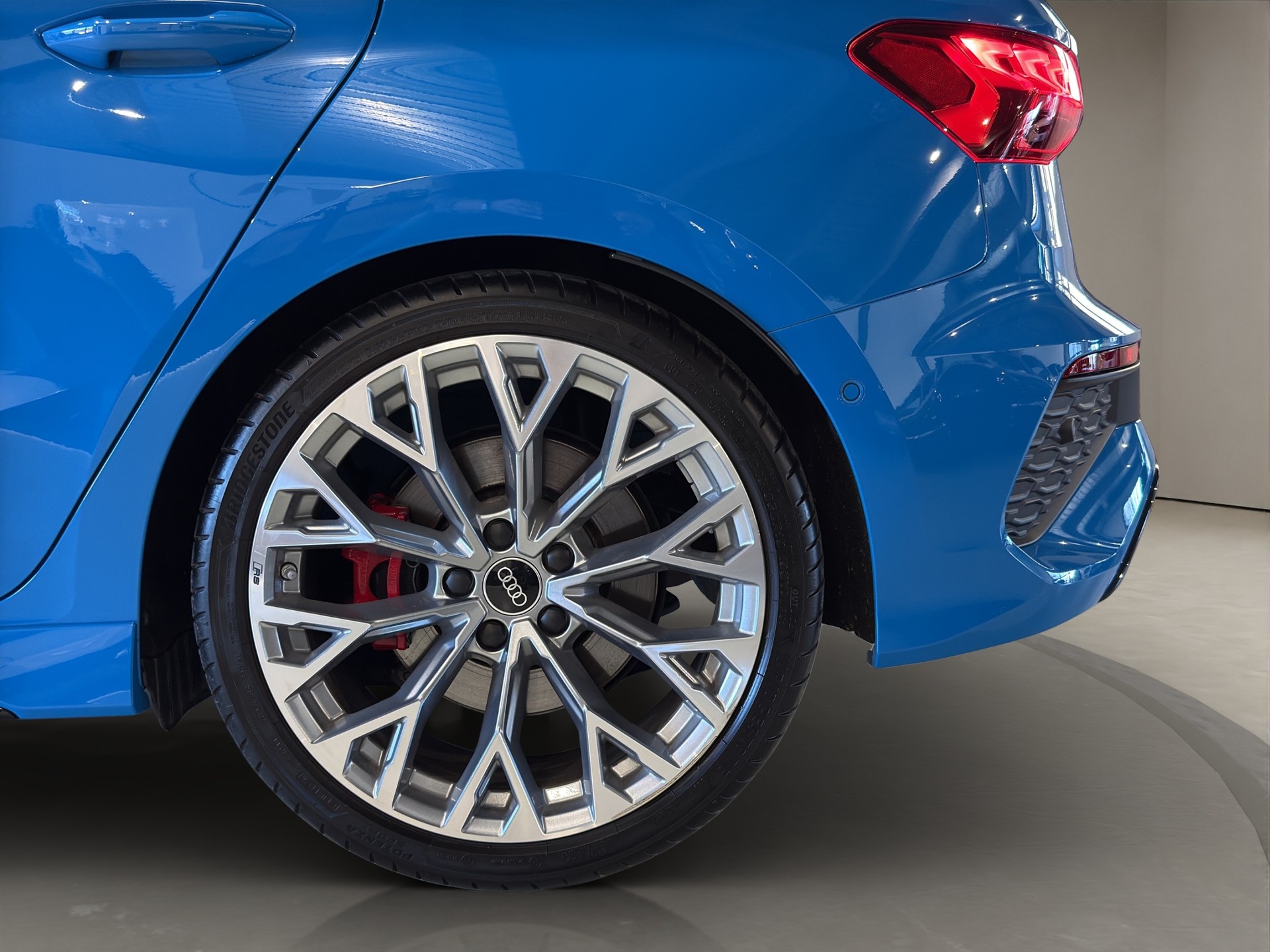 AUDI RS3 Sportback 2.5 TSI quattro S-tronic-image-18
