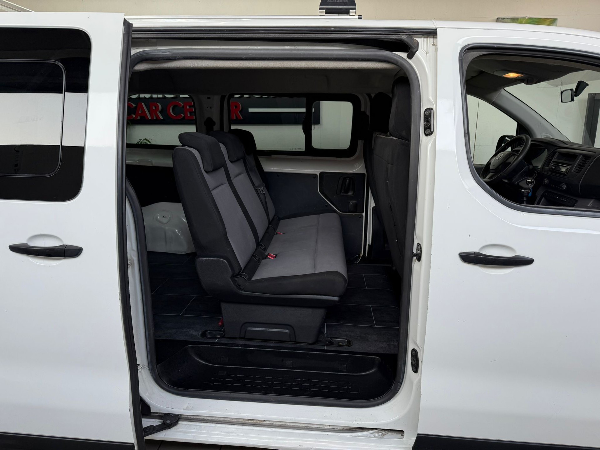 TOYOTA PROACE-image-14