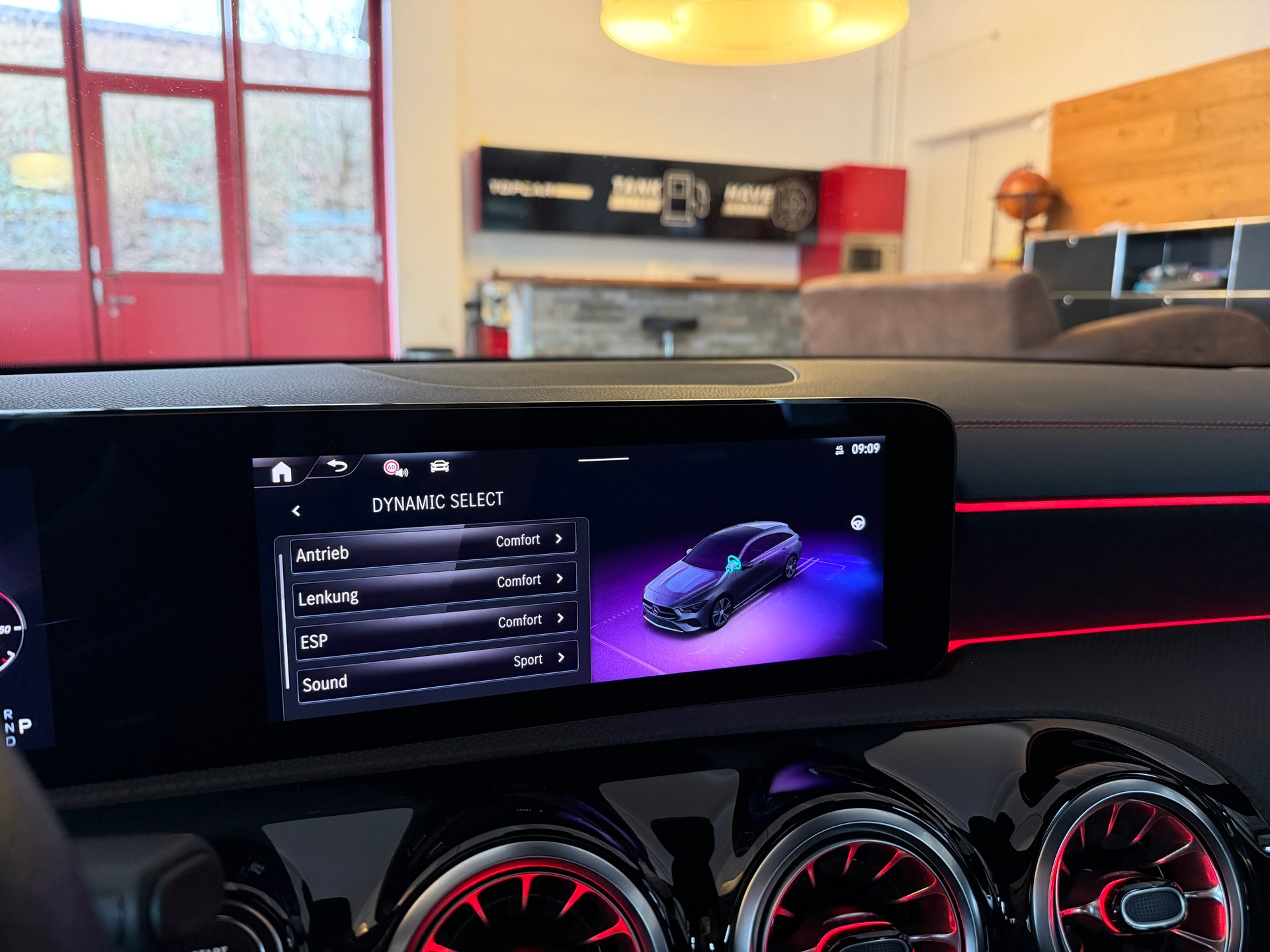 MERCEDES-BENZ CLA Shooting Brake 200 d AMG Line 8G-DCT *Facelift*-image-25