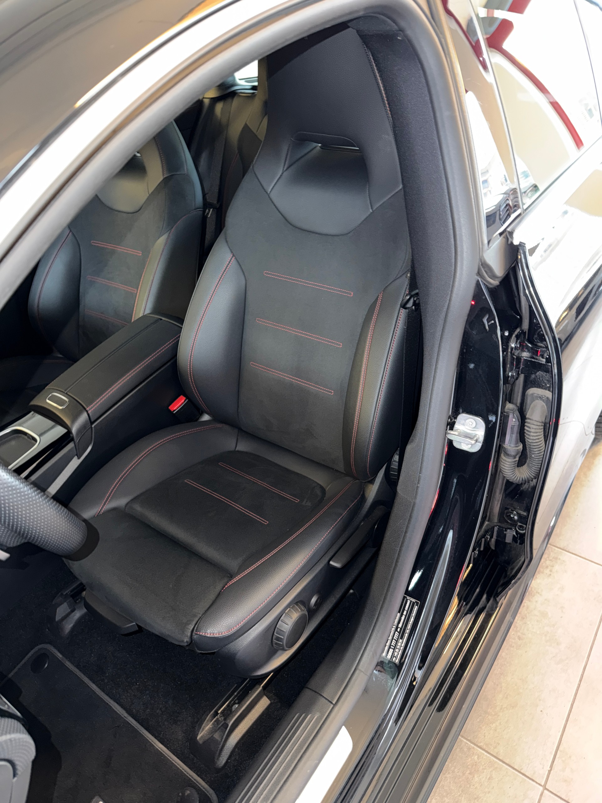MERCEDES-BENZ CLA Shooting Brake 200 d AMG Line 8G-DCT *Facelift*-image-10
