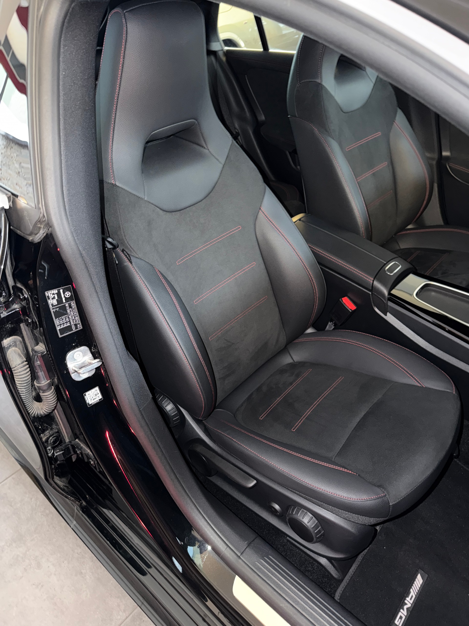 MERCEDES-BENZ CLA Shooting Brake 200 d AMG Line 8G-DCT *Facelift*-image-14