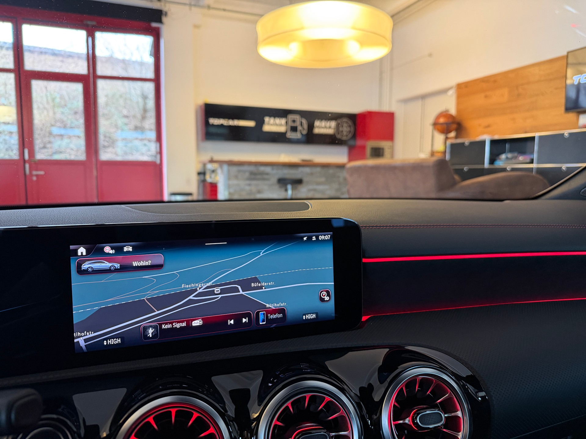 MERCEDES-BENZ CLA Shooting Brake 200 d AMG Line 8G-DCT *Facelift*-image-17