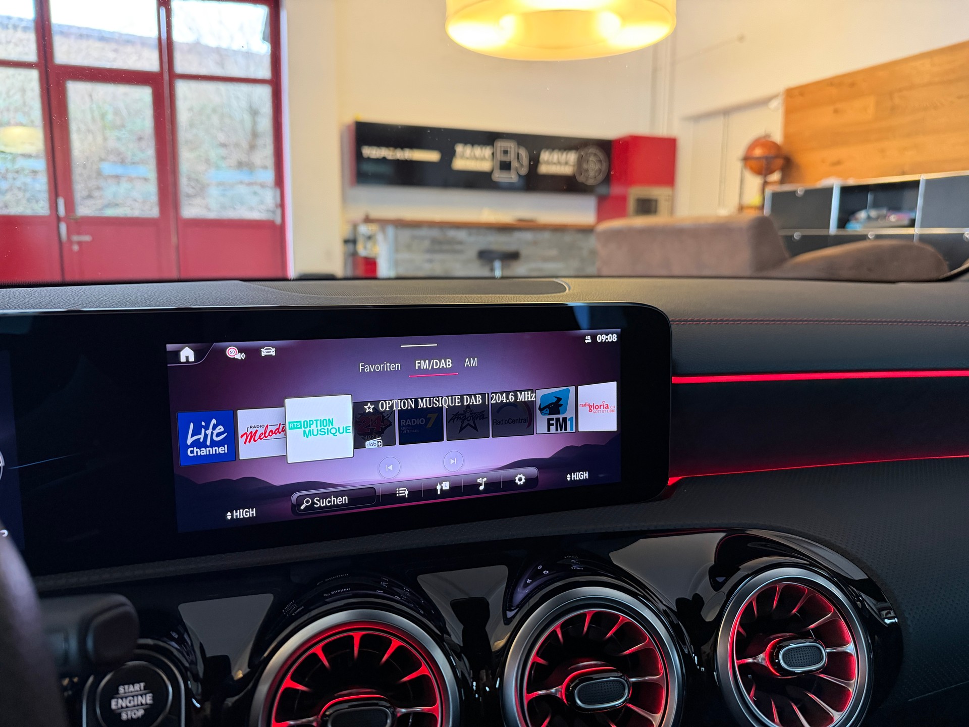 MERCEDES-BENZ CLA Shooting Brake 200 d AMG Line 8G-DCT *Facelift*-image-19