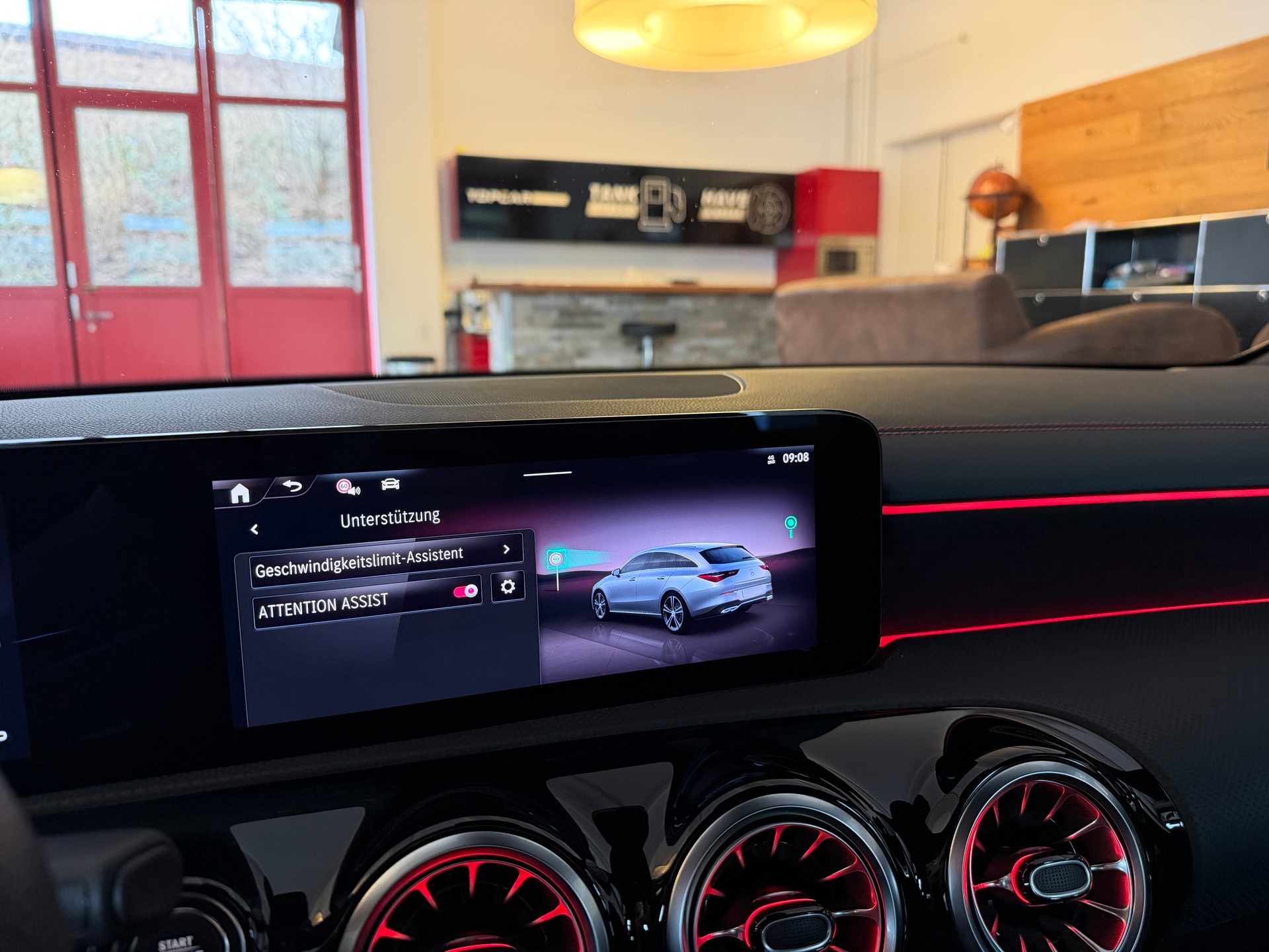 MERCEDES-BENZ CLA Shooting Brake 200 d AMG Line 8G-DCT *Facelift*-image-23