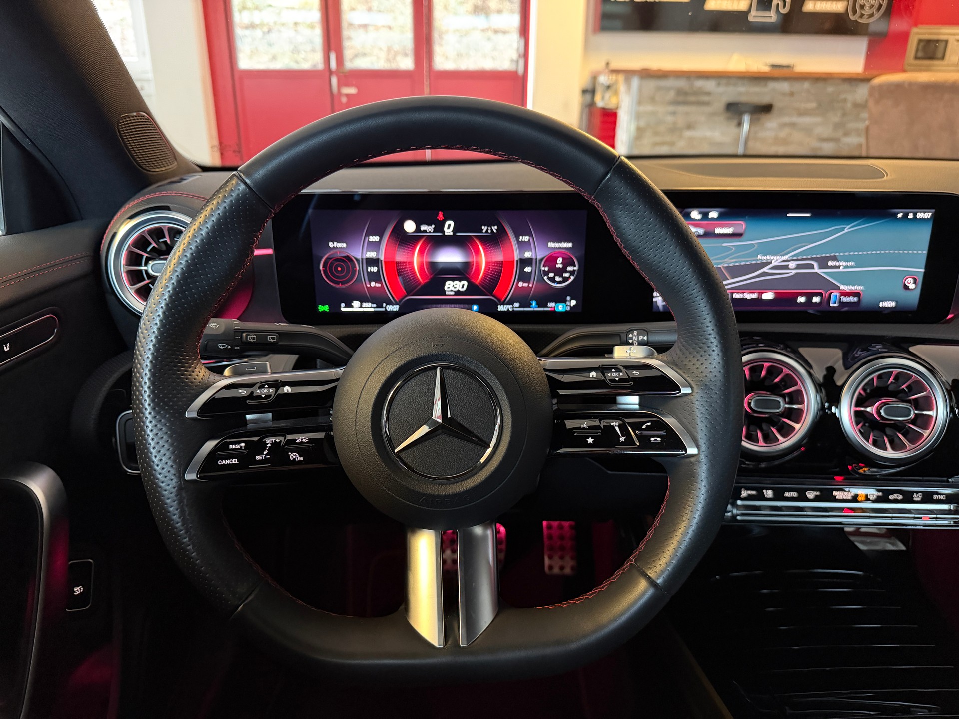 MERCEDES-BENZ CLA Shooting Brake 200 d AMG Line 8G-DCT *Facelift*-image-15