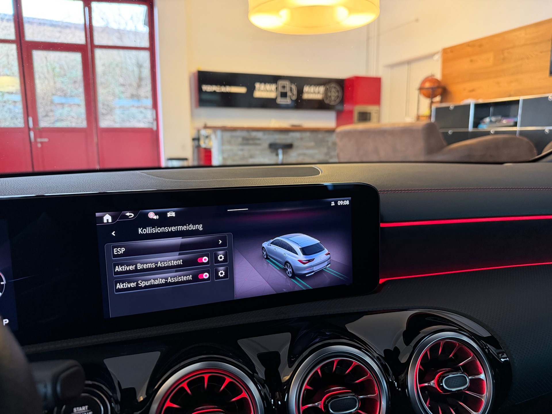 MERCEDES-BENZ CLA Shooting Brake 200 d AMG Line 8G-DCT *Facelift*-image-22