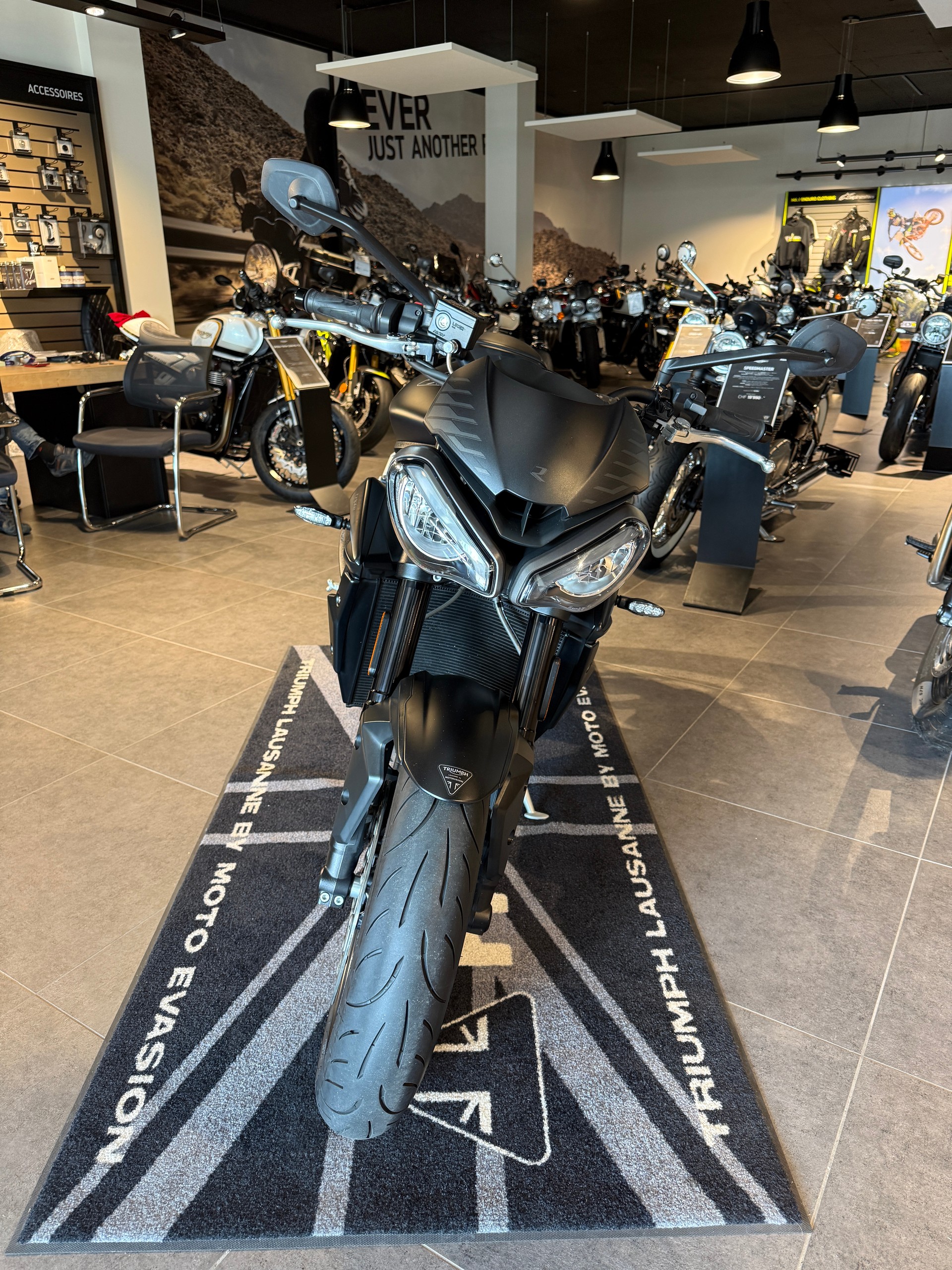 TRIUMPH Street Triple R 765-image-2