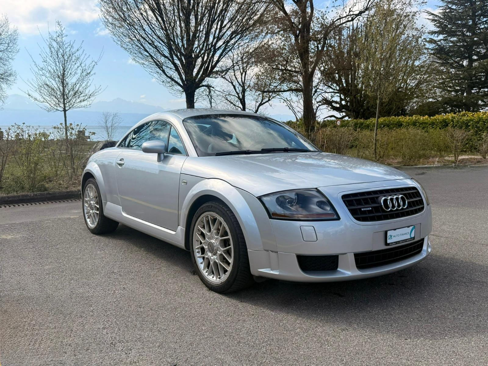 AUDI TT Coupé 3.2 quattro-image-8