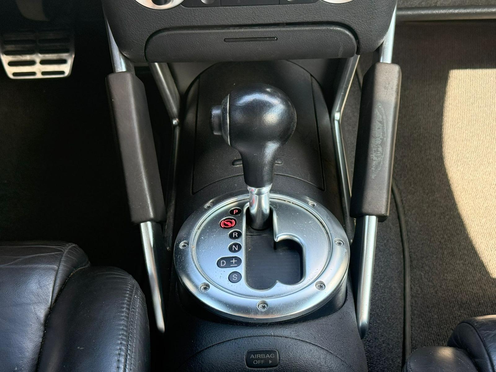 AUDI TT Coupé 3.2 quattro-image-25