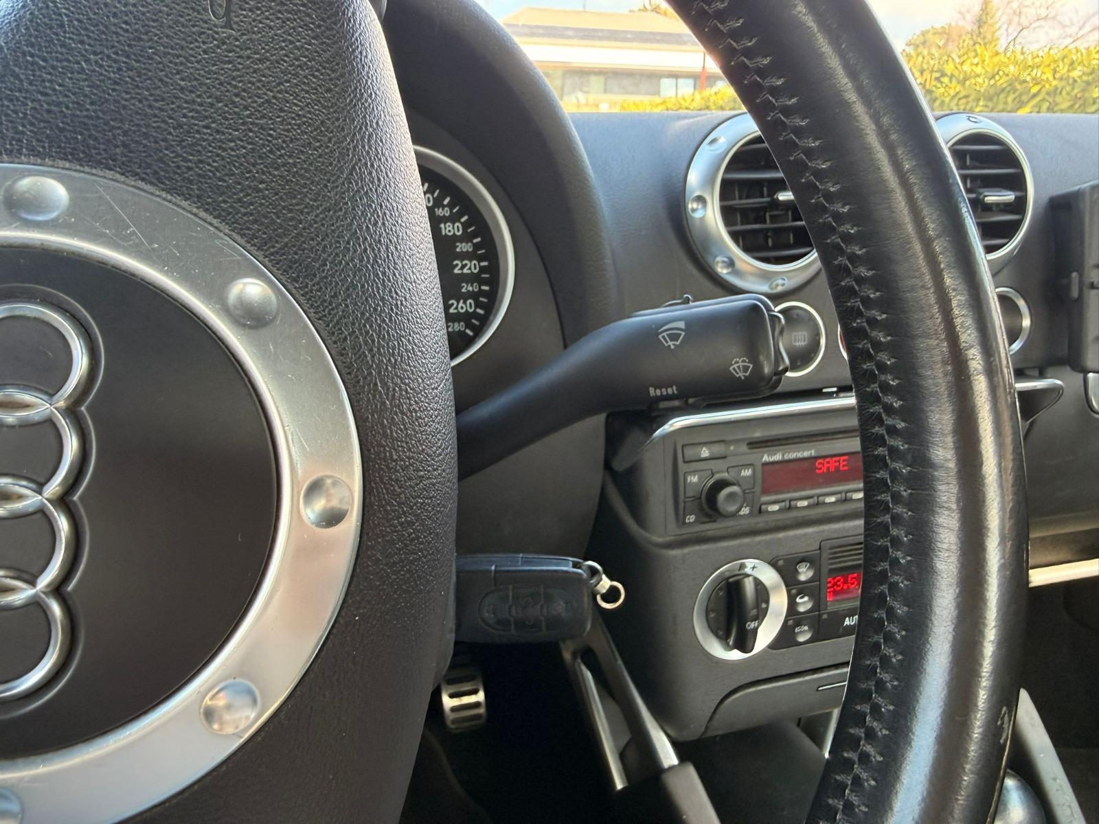 AUDI TT Coupé 3.2 quattro-image-17