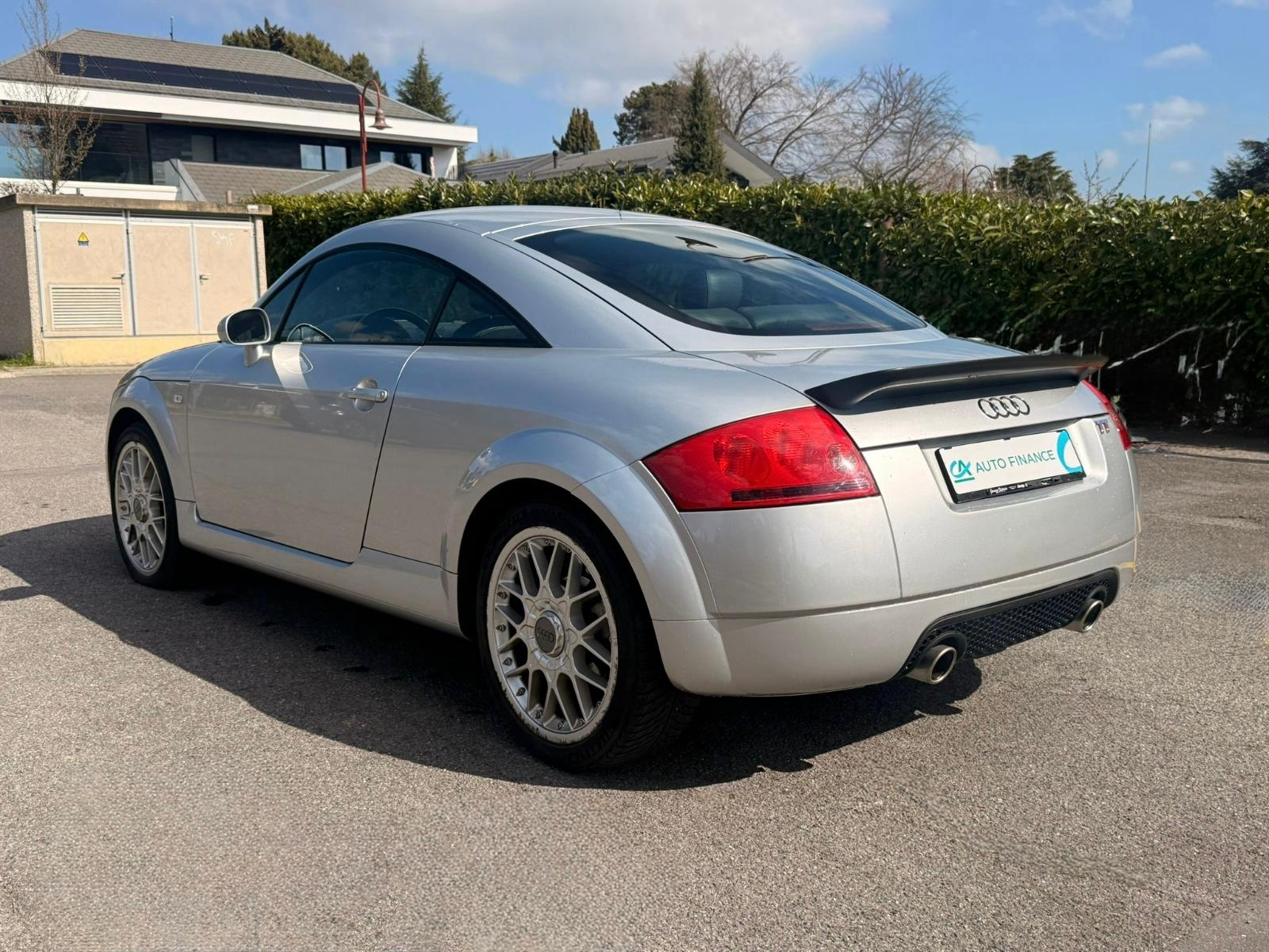 AUDI TT Coupé 3.2 quattro-image-4