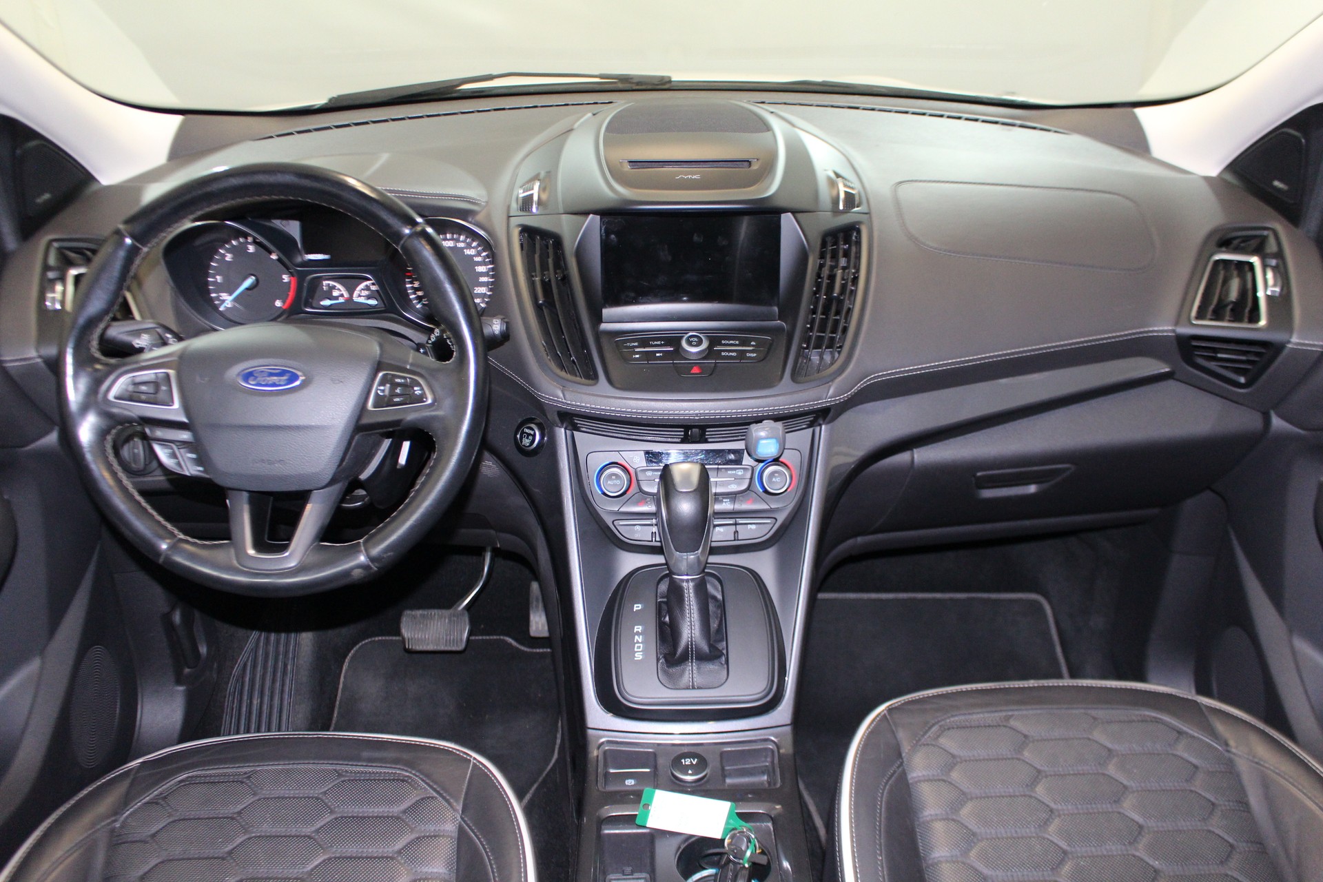 FORD Kuga 2.0 TDCi 180 Vignale FPS-image-12