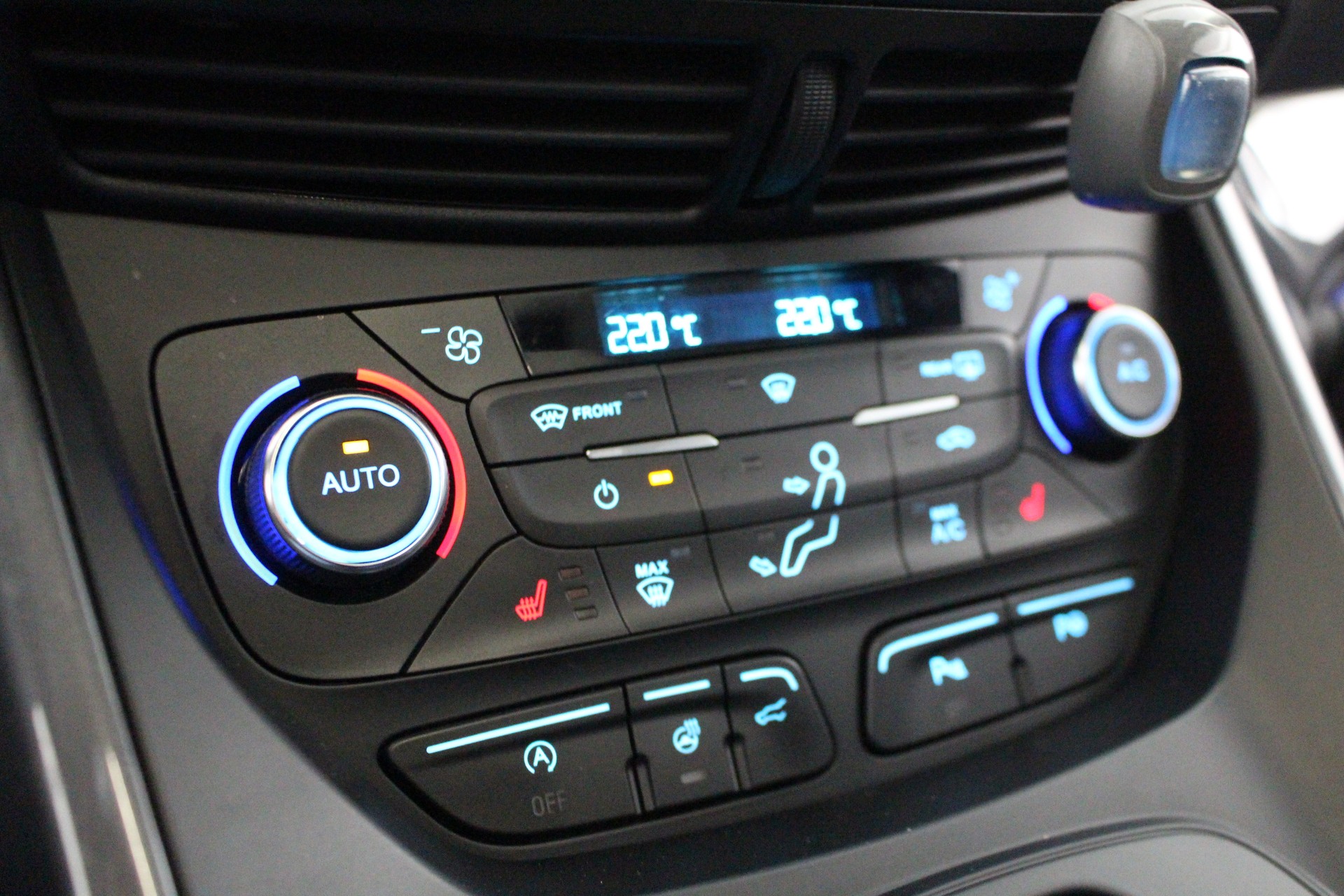 FORD Kuga 2.0 TDCi 180 Vignale FPS-image-19