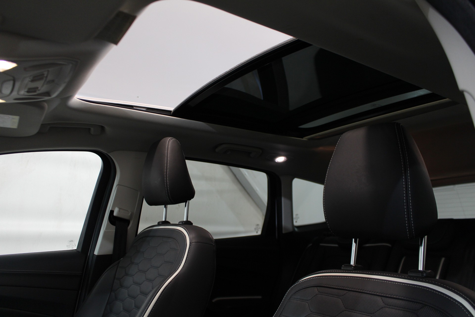 FORD Kuga 2.0 TDCi 180 Vignale FPS-image-13