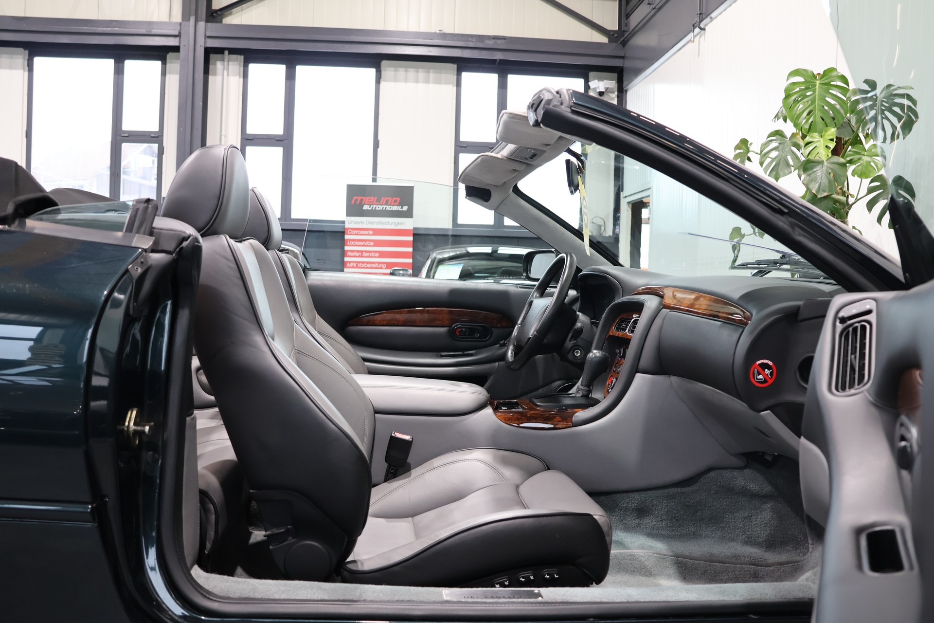 ASTON MARTIN DB7 Vantage Volante-image-12