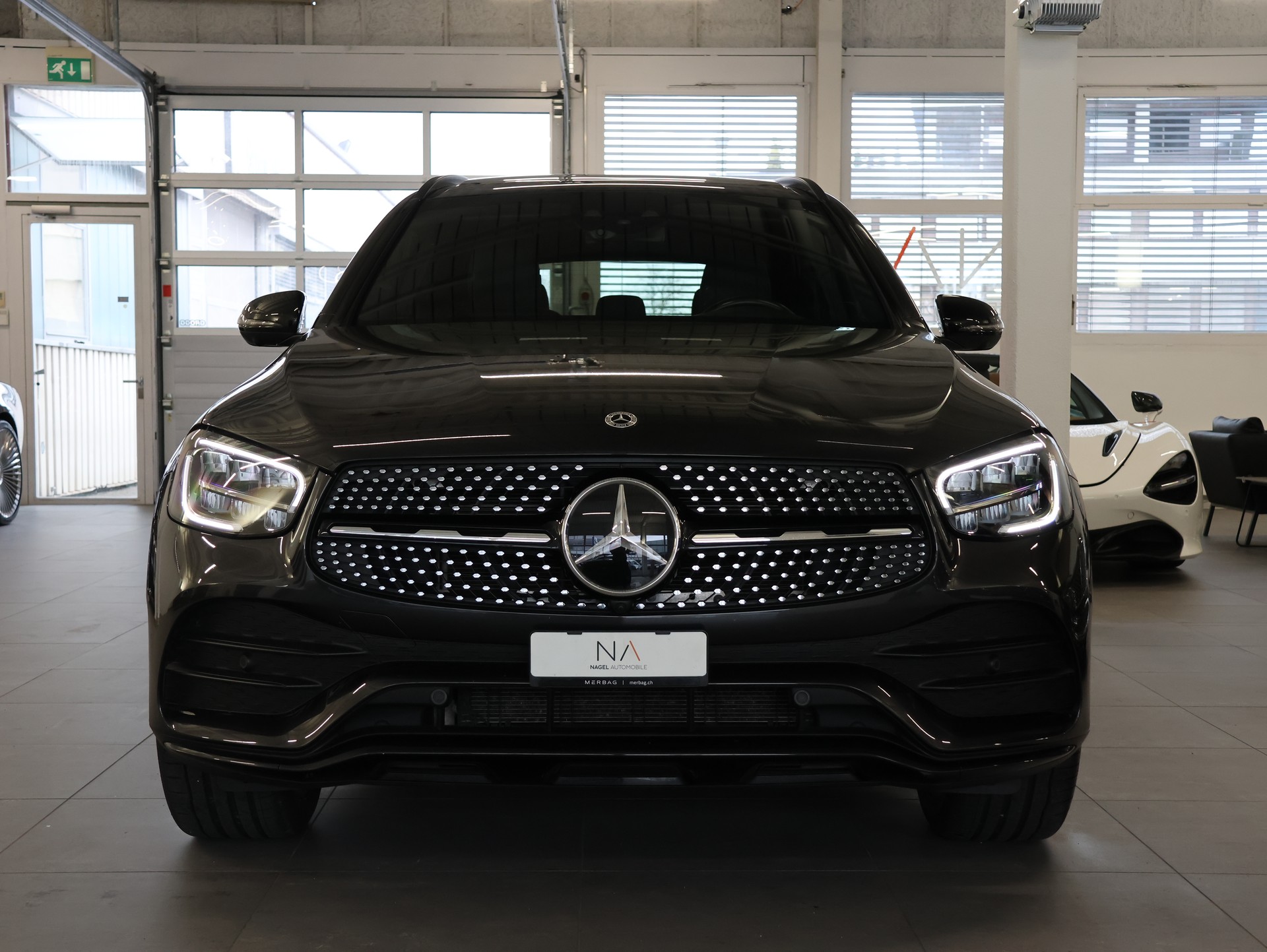 MERCEDES-BENZ GLC 200 AMG Line *Pano* *Volleder* *360° Kamera*-showroom-element-1