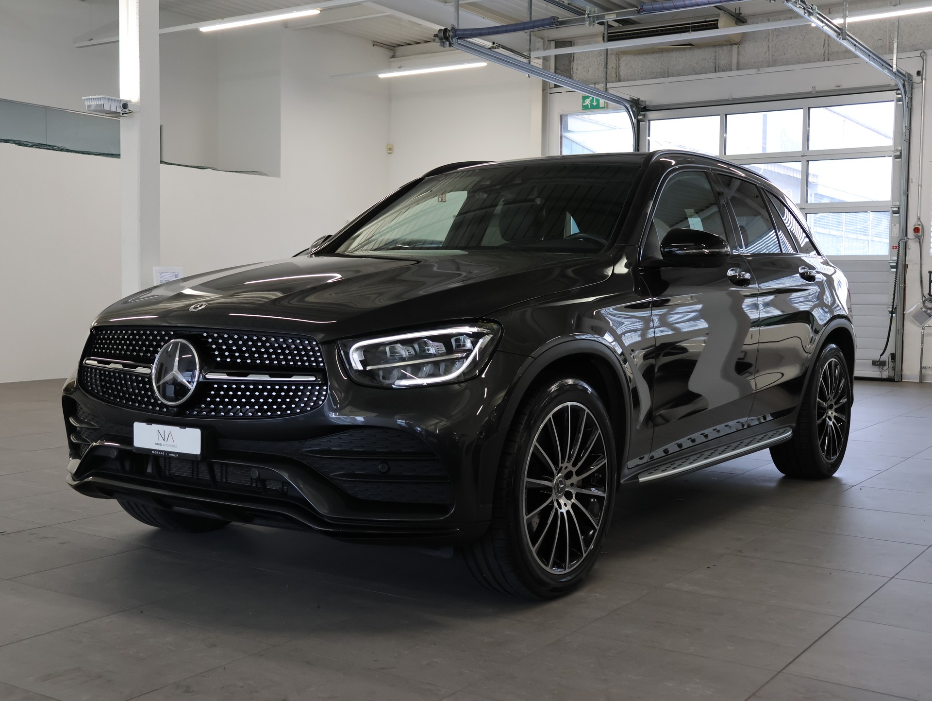 MERCEDES-BENZ GLC 200 AMG Line *Pano* *Volleder* *360° Kamera*-showroom-element-2