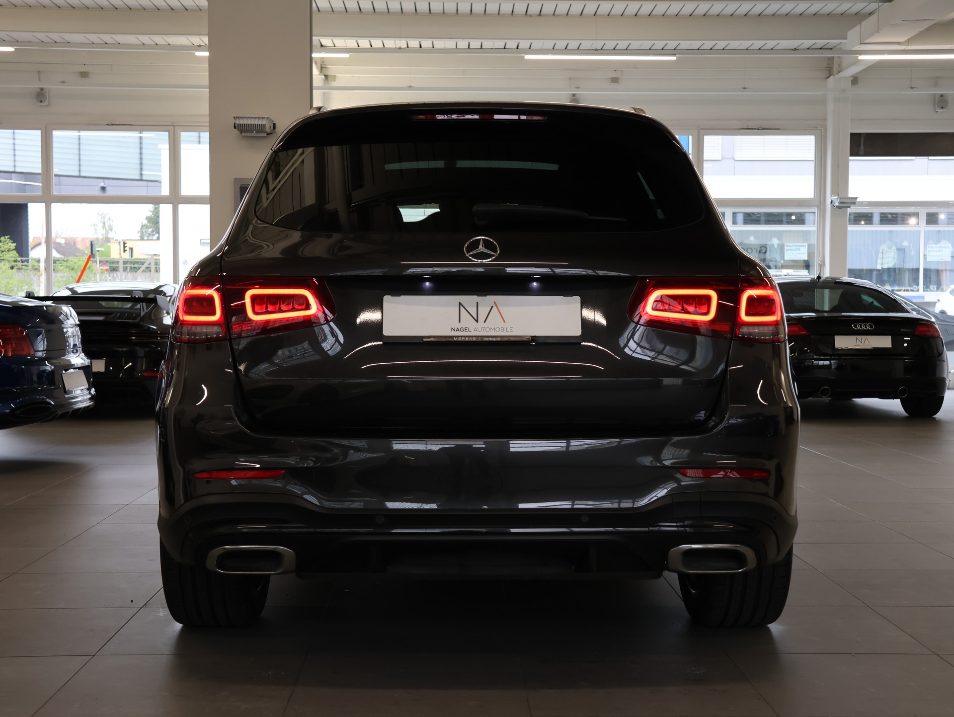 MERCEDES-BENZ GLC 200 AMG Line *Pano* *Volleder* *360° Kamera*-showroom-element-3