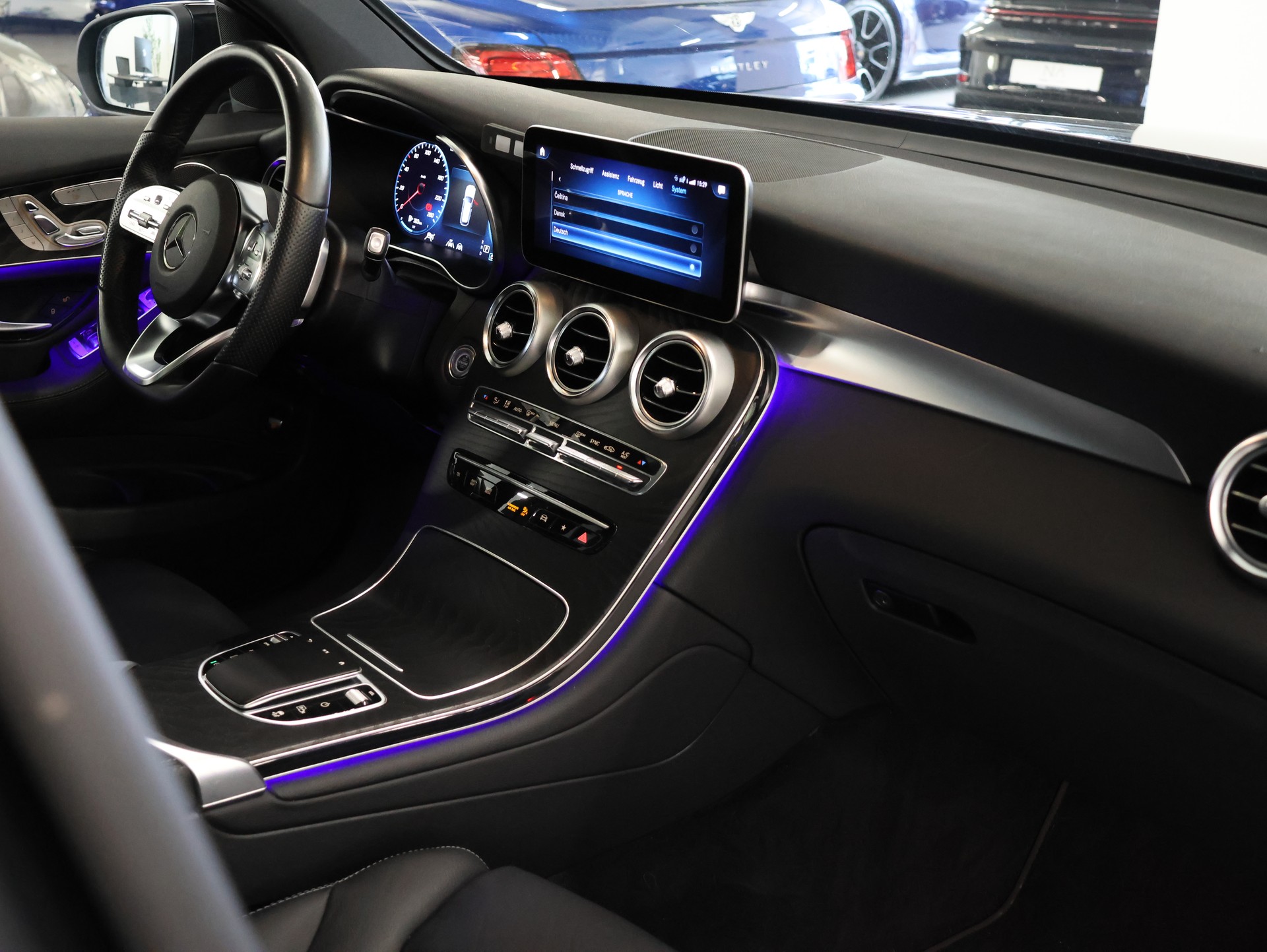 MERCEDES-BENZ GLC 200 AMG Line *Pano* *Volleder* *360° Kamera*-image-18
