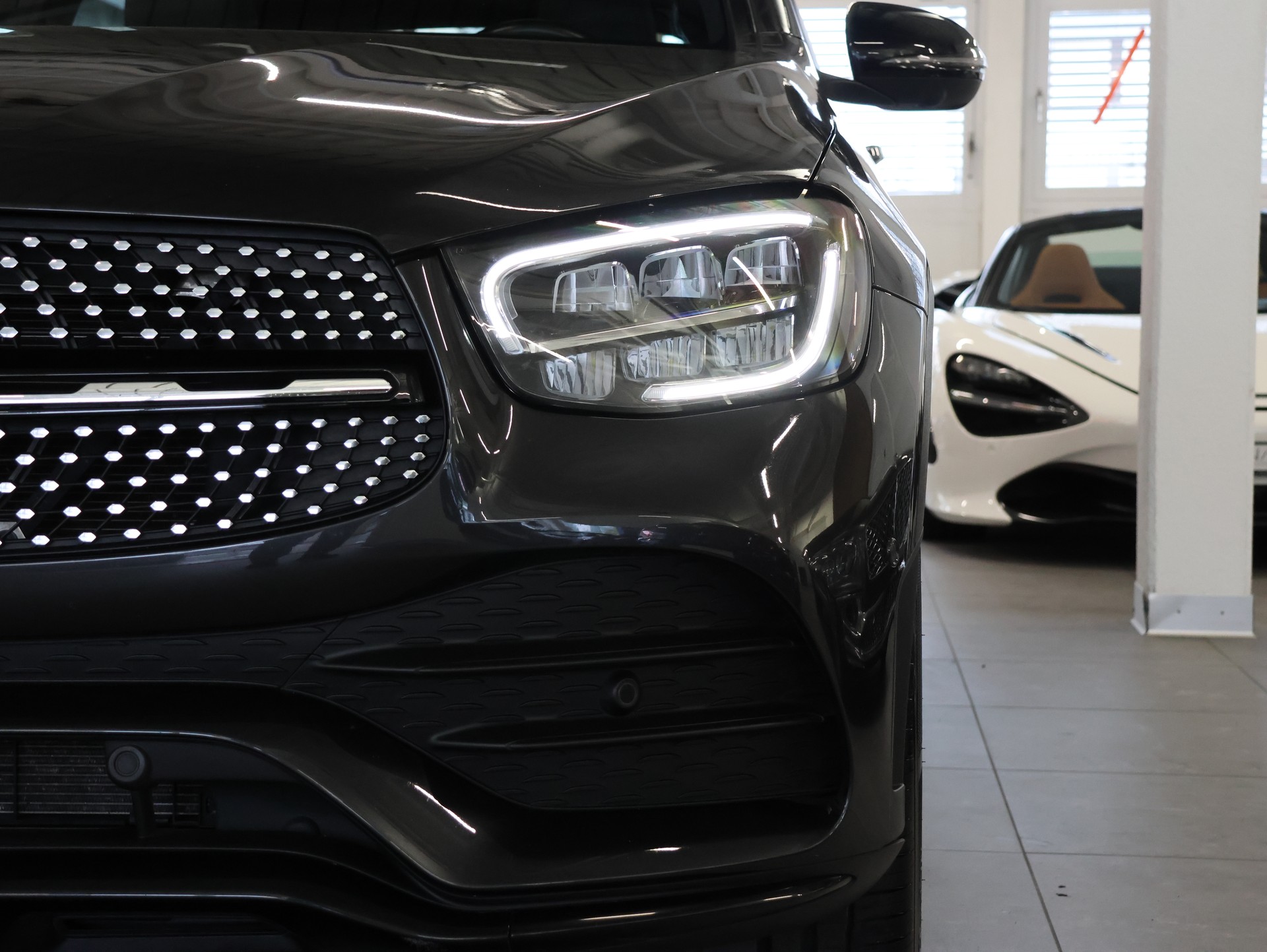 MERCEDES-BENZ GLC 200 AMG Line *Pano* *Volleder* *360° Kamera*-image-7