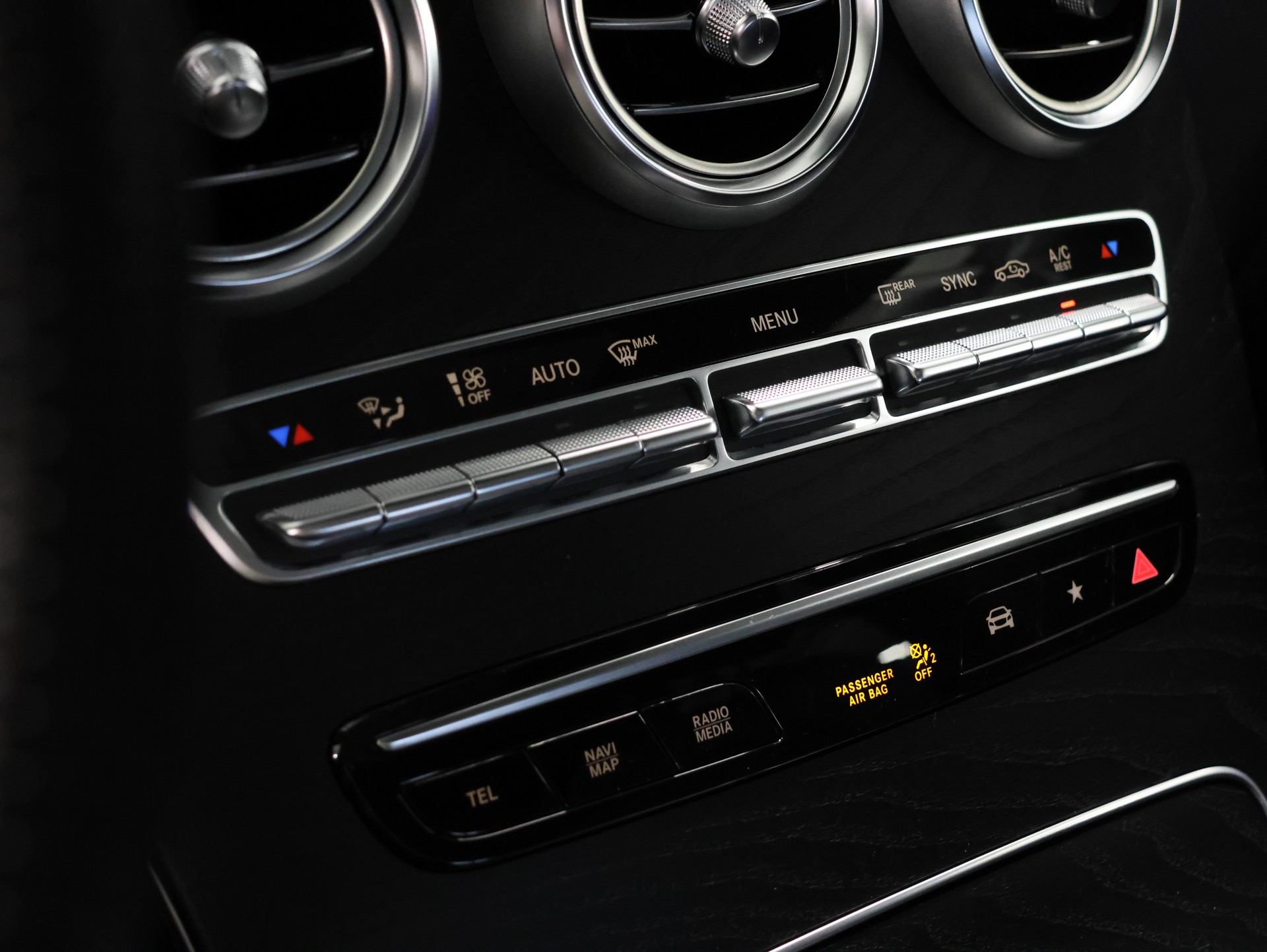 MERCEDES-BENZ GLC 200 AMG Line *Pano* *Volleder* *360° Kamera*-image-25