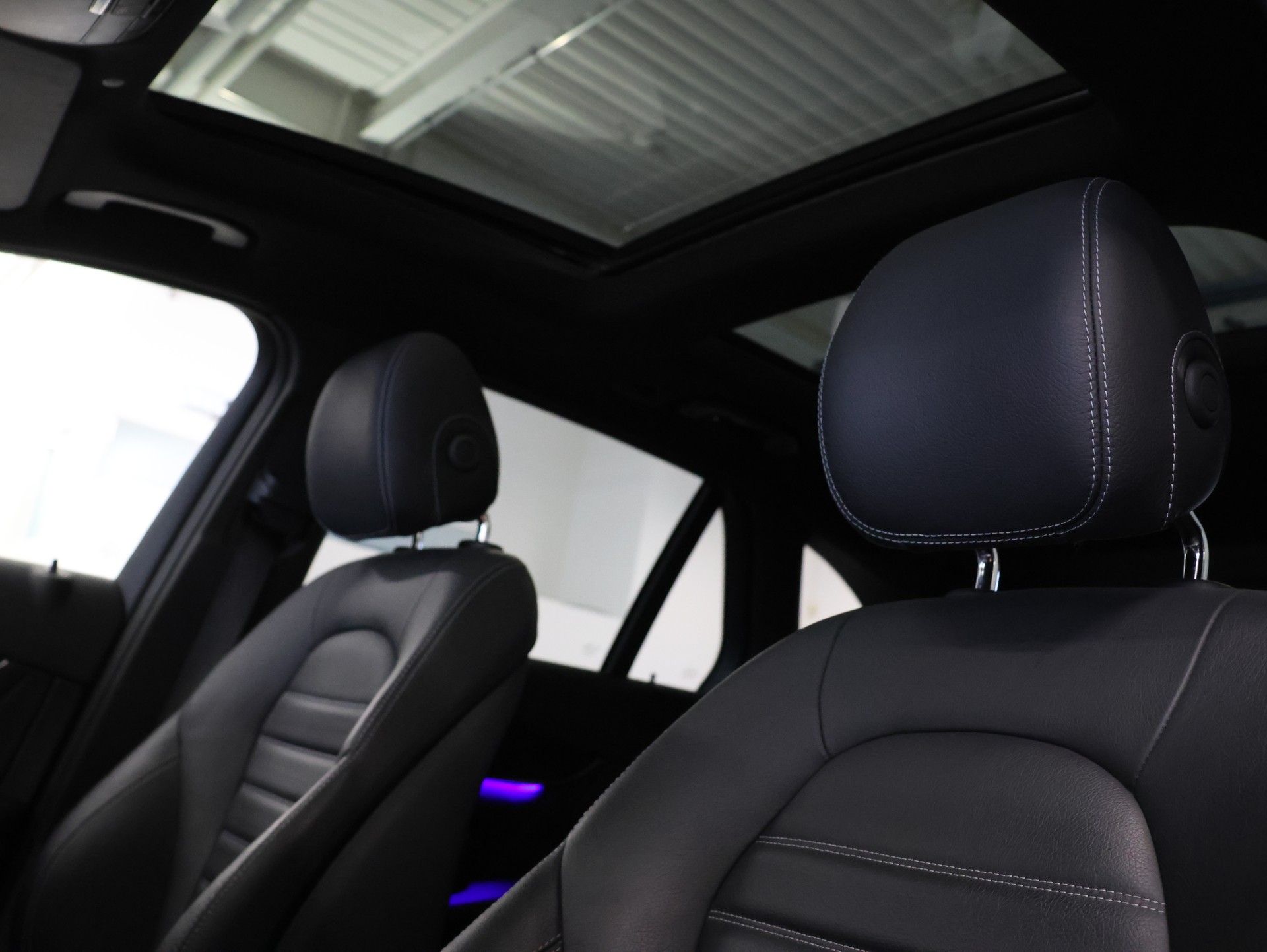 MERCEDES-BENZ GLC 200 AMG Line *Pano* *Volleder* *360° Kamera*-image-17
