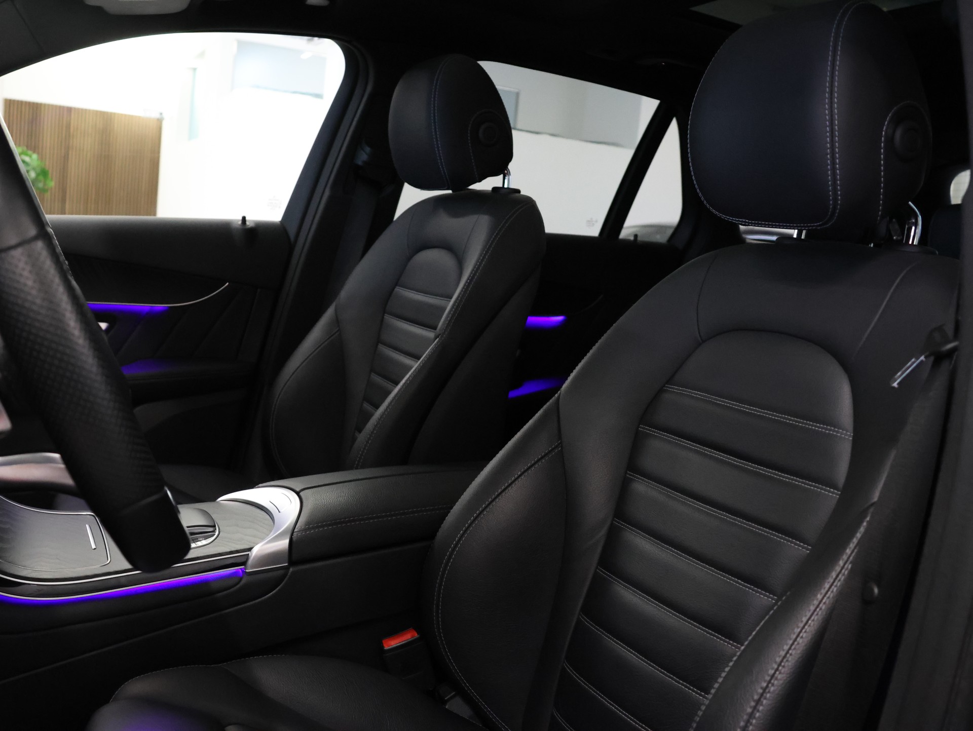MERCEDES-BENZ GLC 200 AMG Line *Pano* *Volleder* *360° Kamera*-image-16