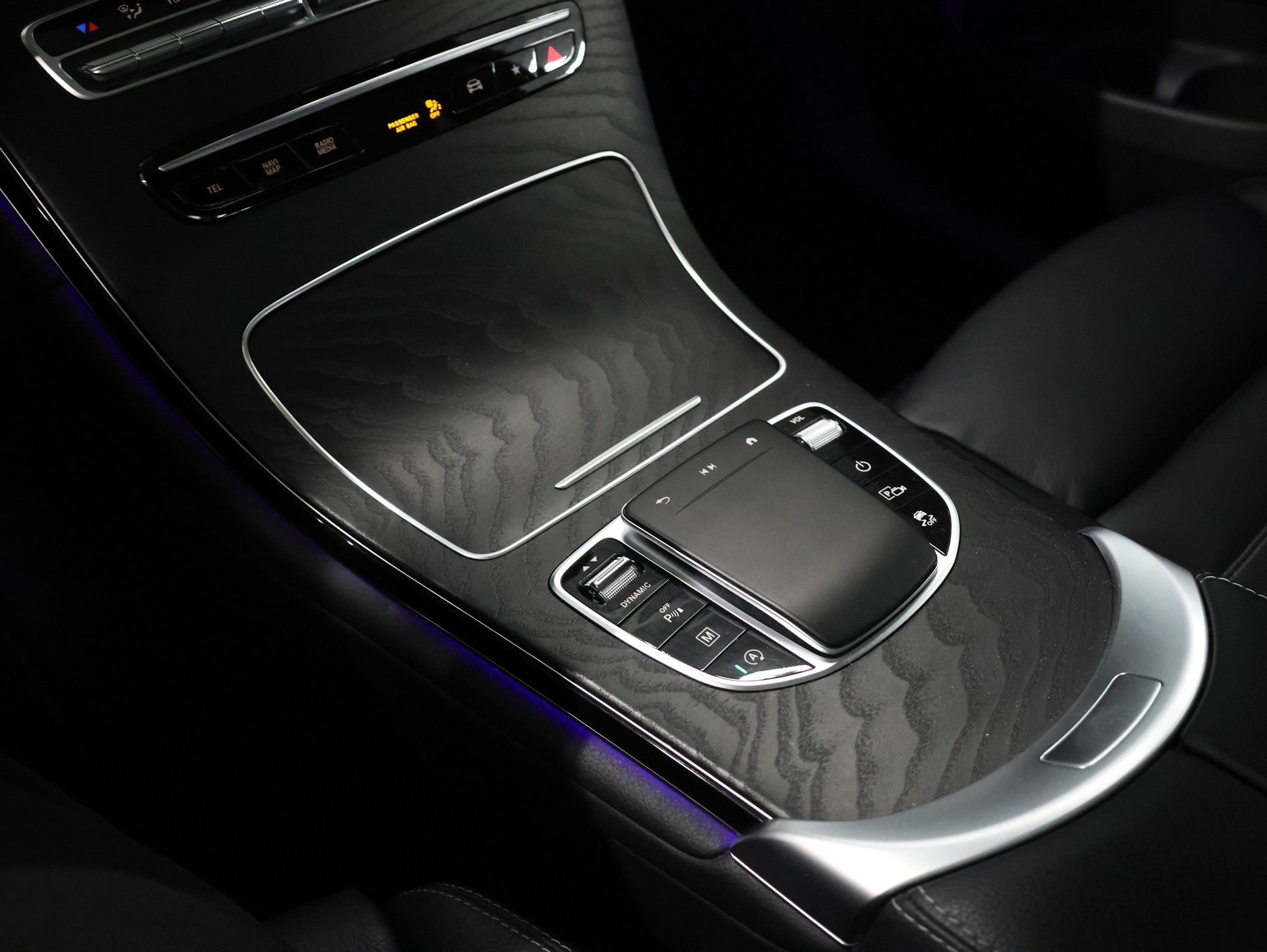 MERCEDES-BENZ GLC 200 AMG Line *Pano* *Volleder* *360° Kamera*-image-26