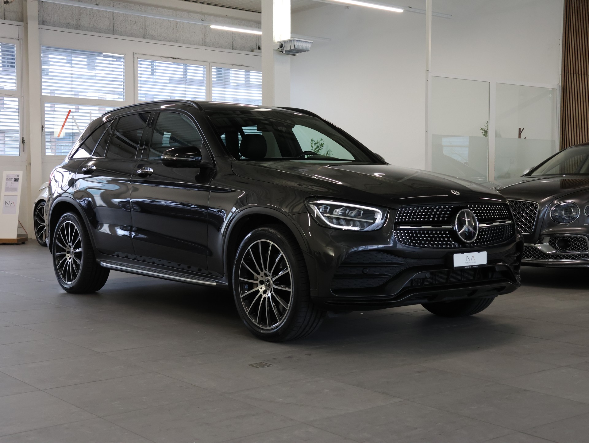 MERCEDES-BENZ GLC 200 AMG Line *Pano* *Volleder* *360° Kamera*