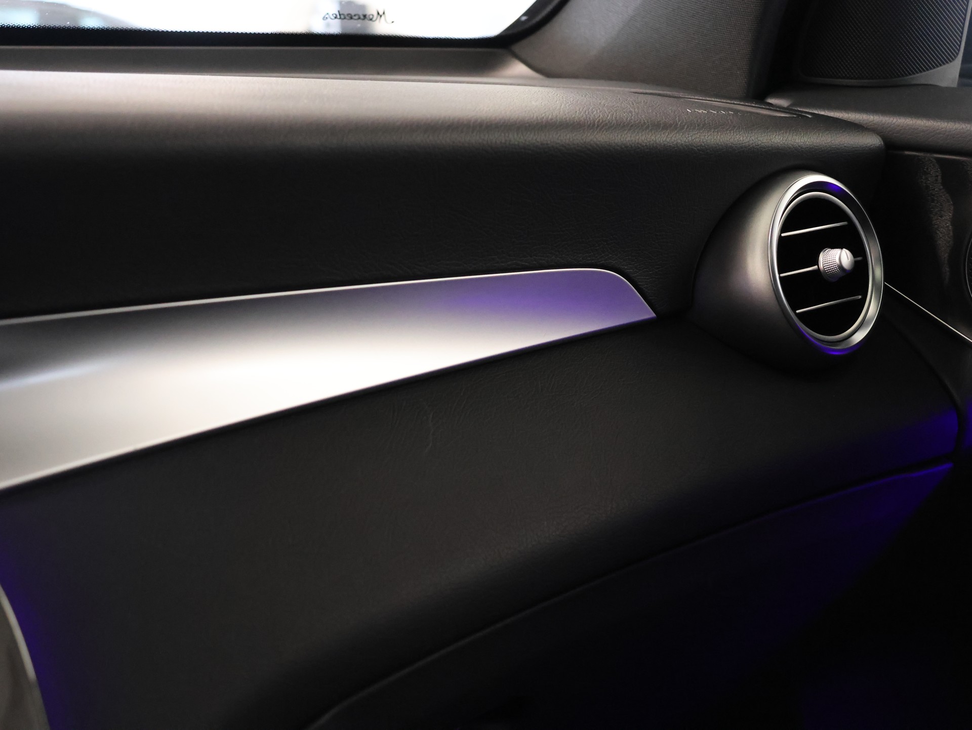 MERCEDES-BENZ GLC 200 AMG Line *Pano* *Volleder* *360° Kamera*-image-27