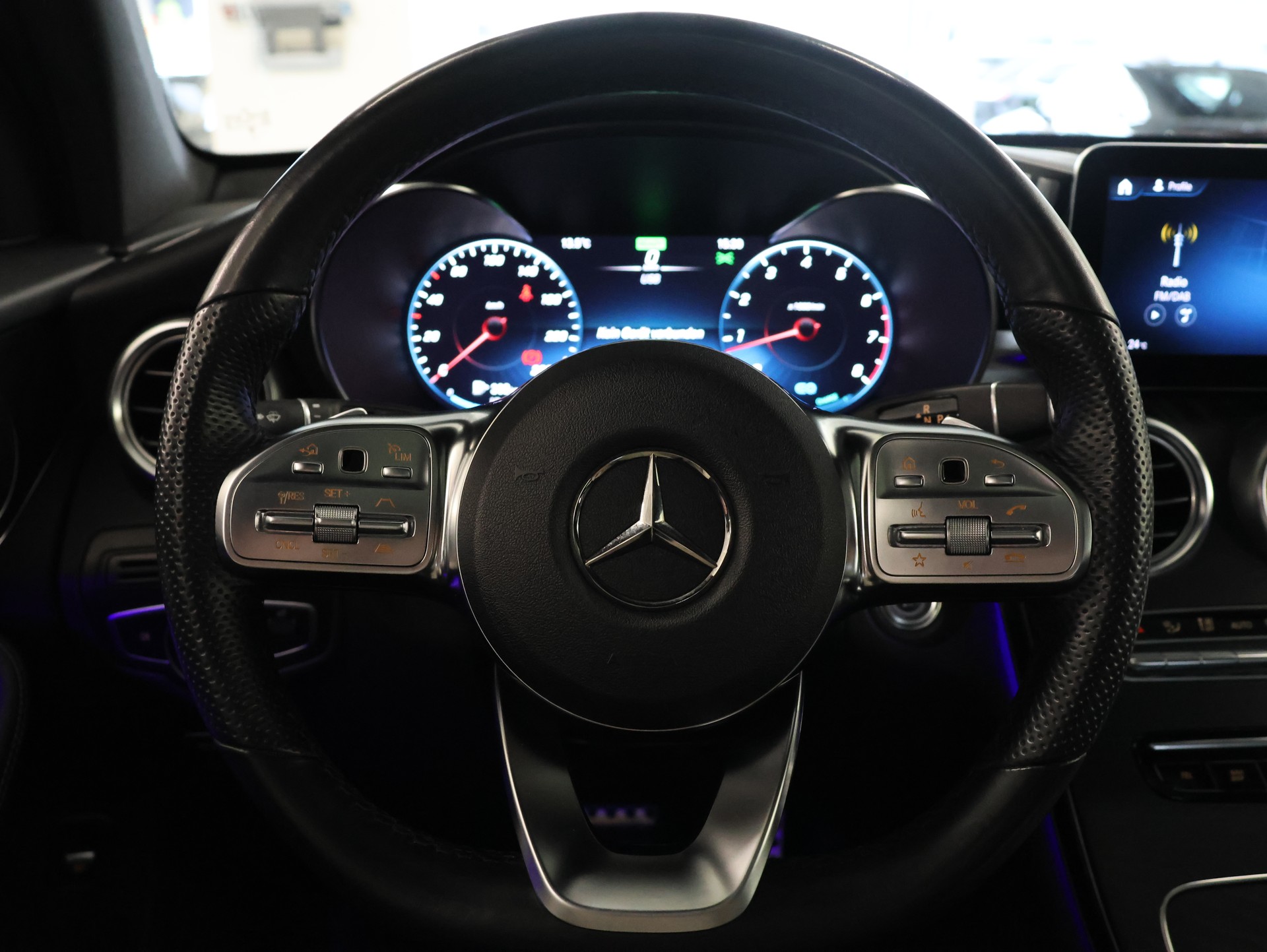 MERCEDES-BENZ GLC 200 AMG Line *Pano* *Volleder* *360° Kamera*-image-20